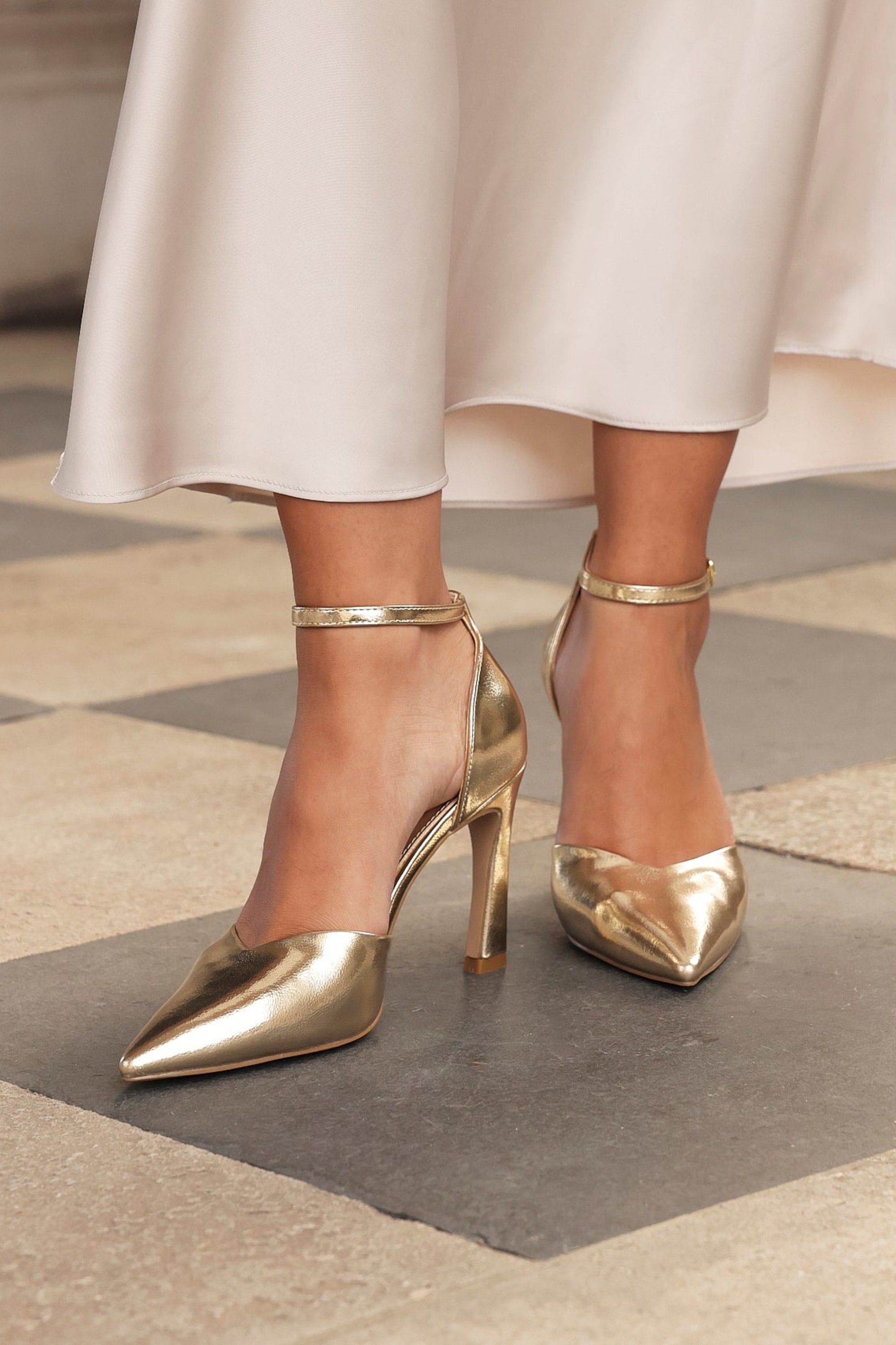 Linzi Moira Gold Faux Leather V Cut Court Heel image 6