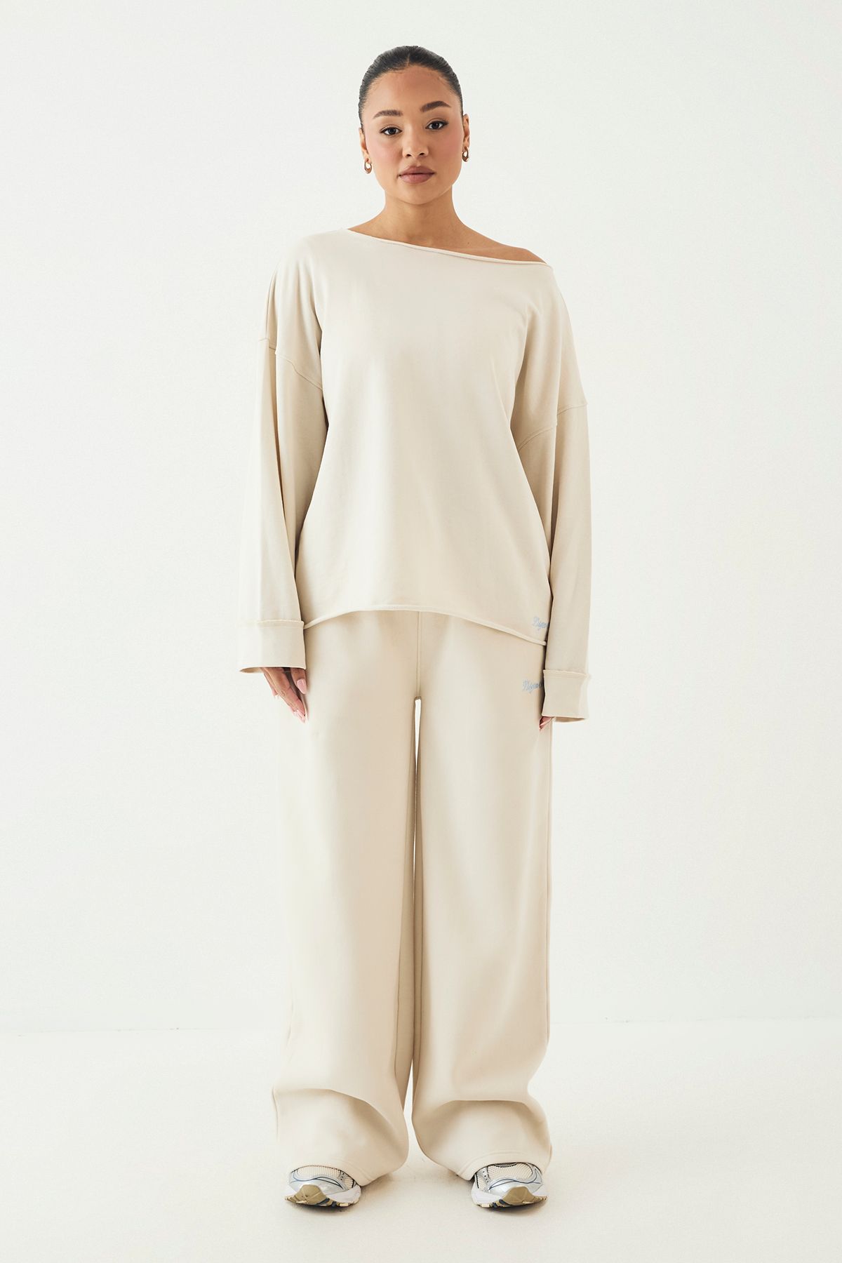 DSGN Studio DSGN Studio Script Embroidered Off The Shoulder Sweatshirt Cream image 5