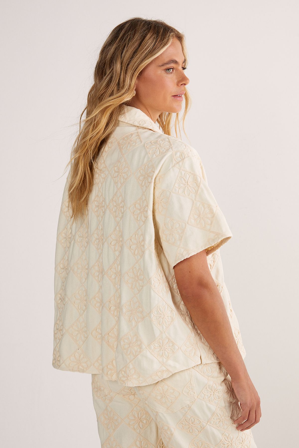 NastyGal Embroidered Flower Short Sleeve Denim Shirt Ecru image 3