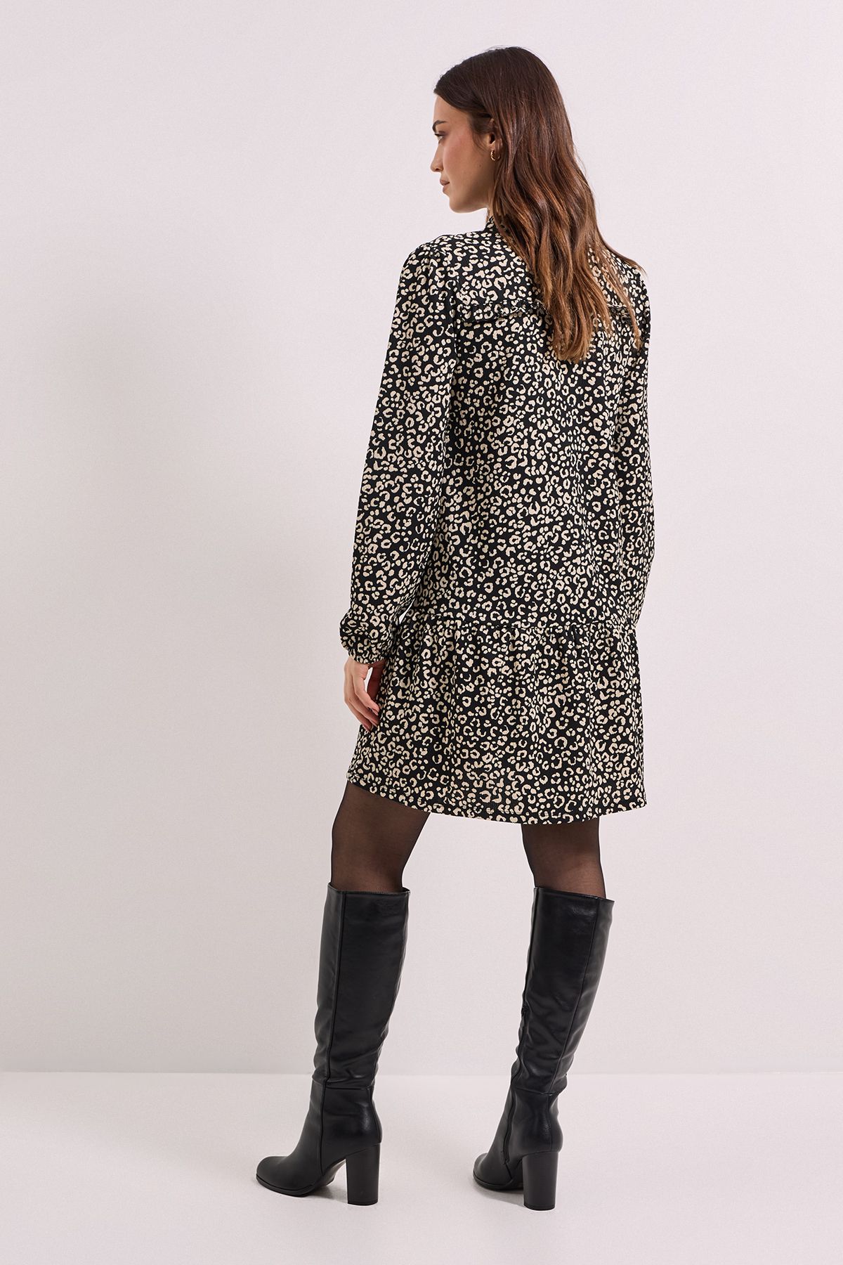 Dorothy Perkins Mono Floral Tie Neck Tiered Smock Jersey Mini Dress Mono image 3