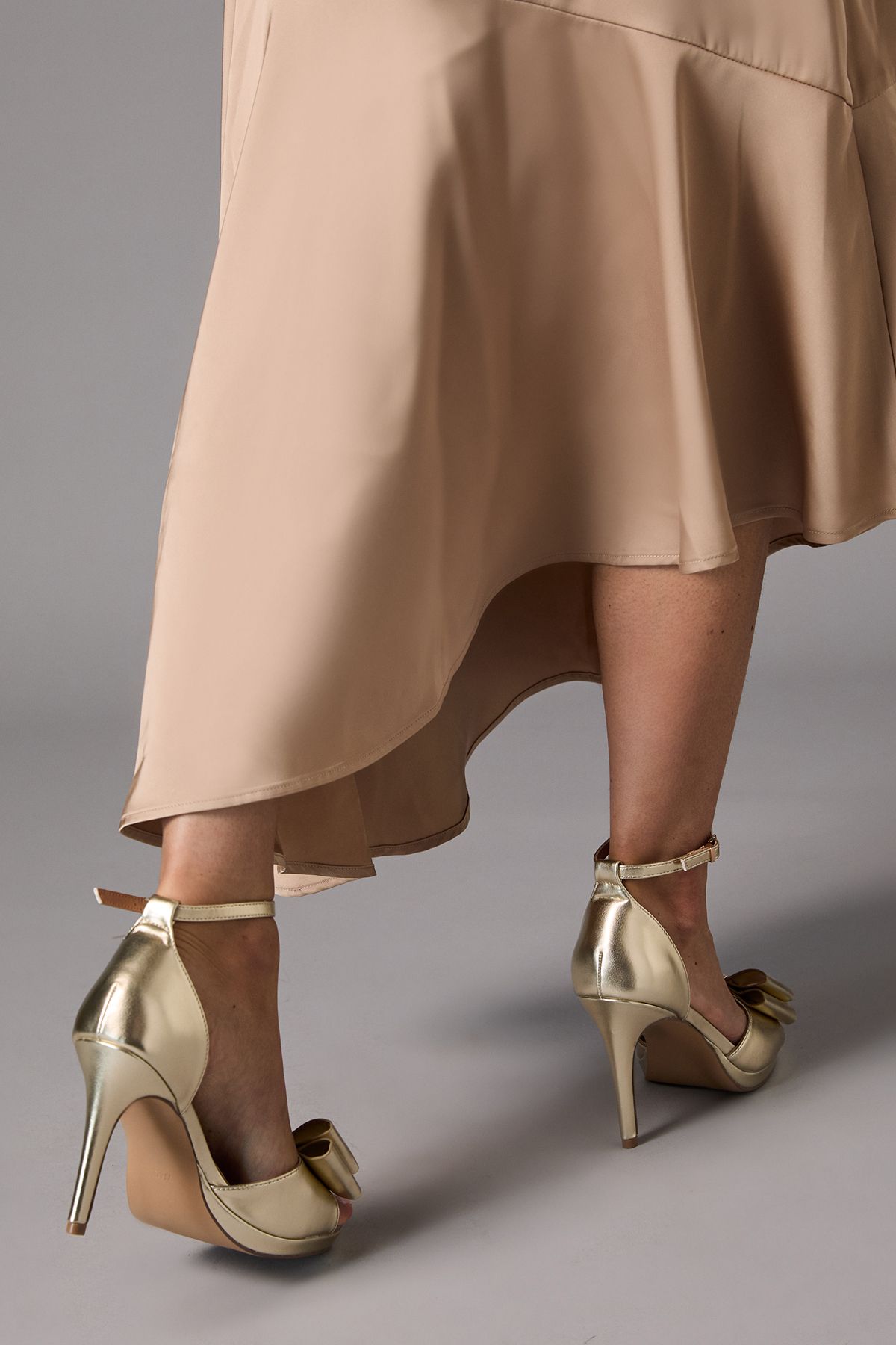 Coast Tala Faux Metallic Leather Structured Bow High Heel Platform Sandals Gold image 3