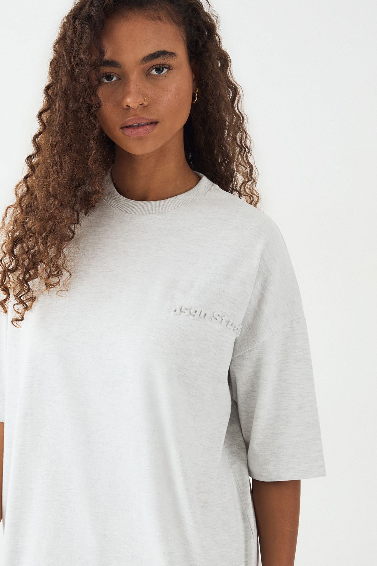 DSGN Studio DSGN Studio Embossed Oversized T-shirt Ash Grey image 4