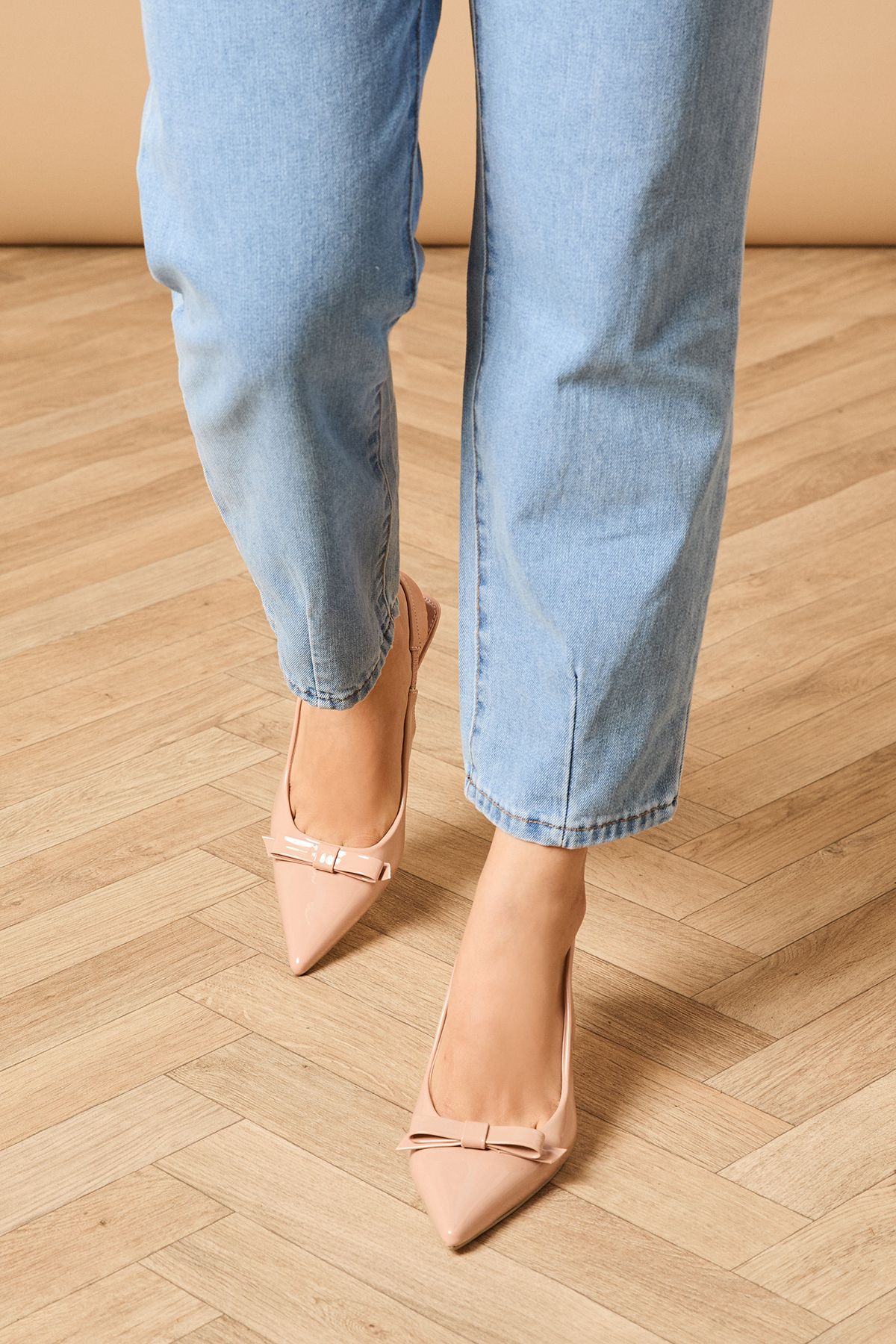 Oasis Manuela Faux Patent Bow Detail High Stiletto Heel Court Shoes Blush image 3