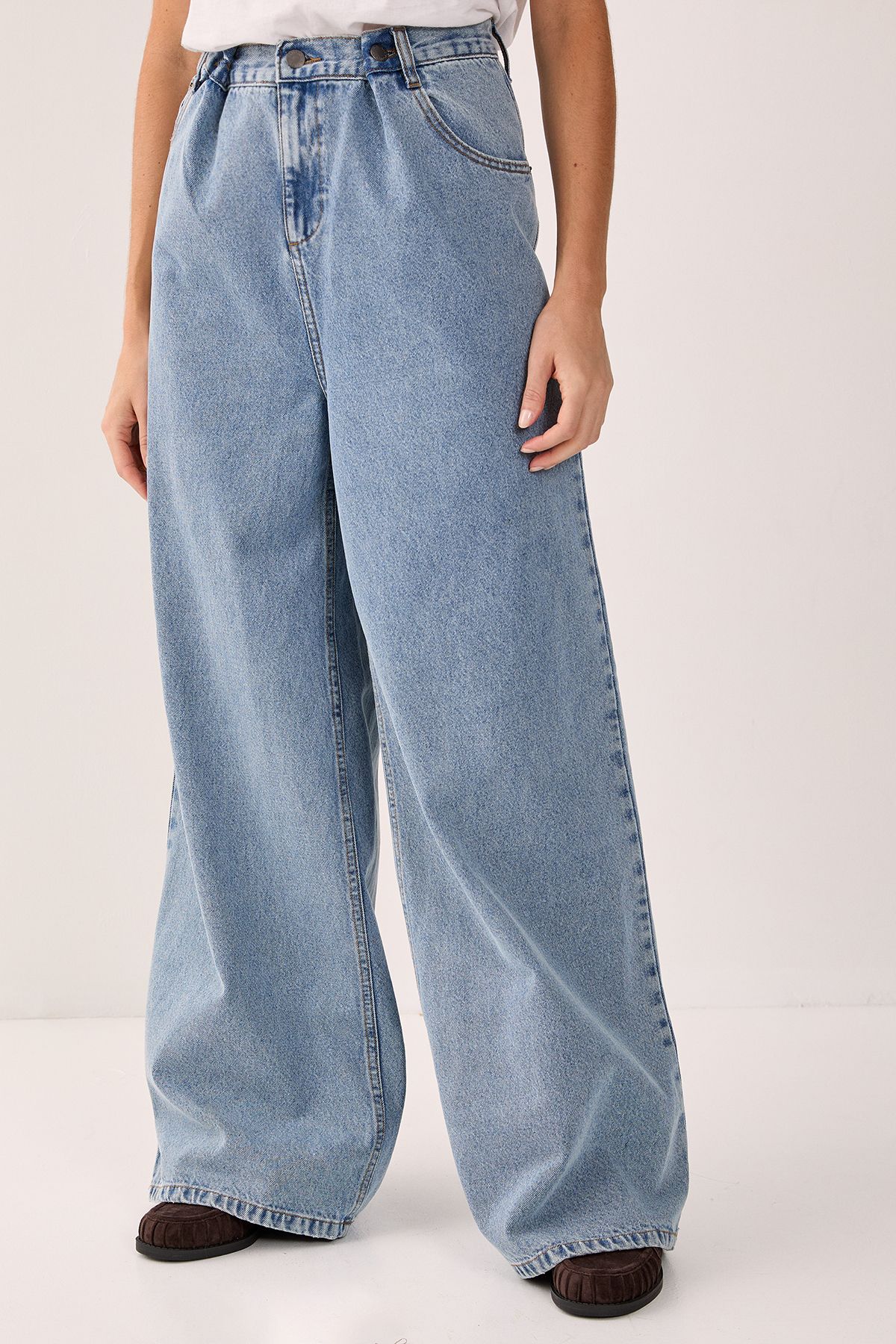 NastyGal Double Fastening Slouch Denim Jeans Vintage Blue image 2