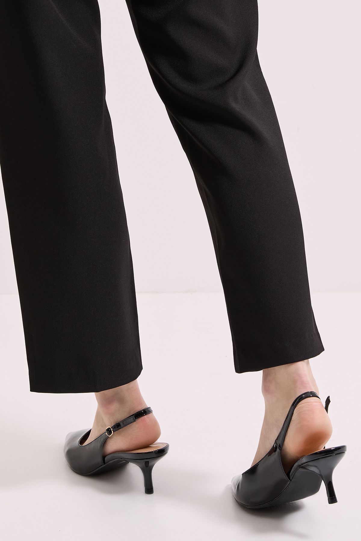 Dorothy Perkins Wide Fit Dova Slingback Kitten Heel Court Shoes True Black image 3