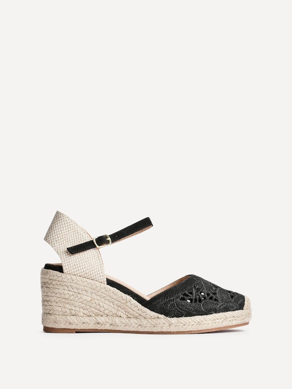 Linzi Kayla Black Closed-Toe Wedge