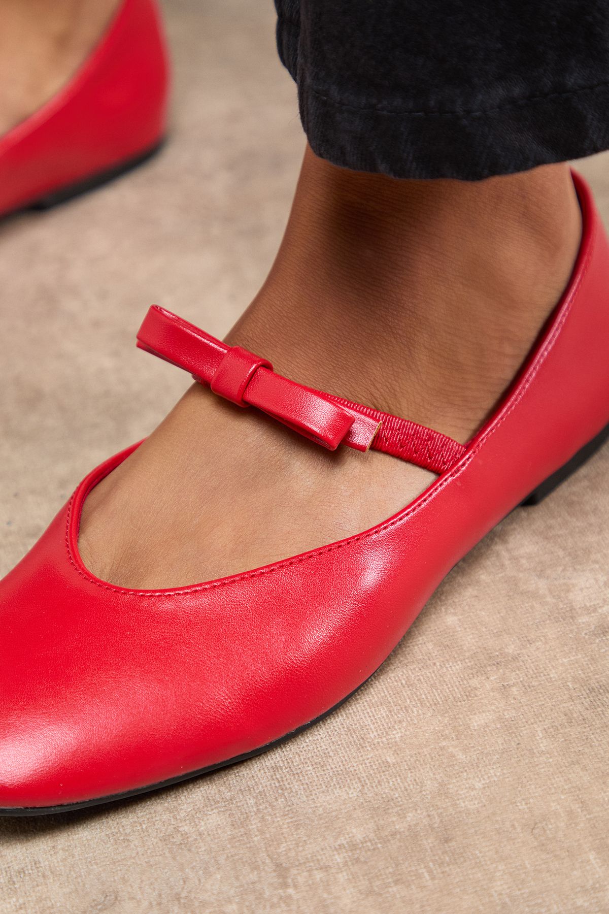 Oasis Pippin Bow Detail Mary Jane Ballet Pumps Red image 3