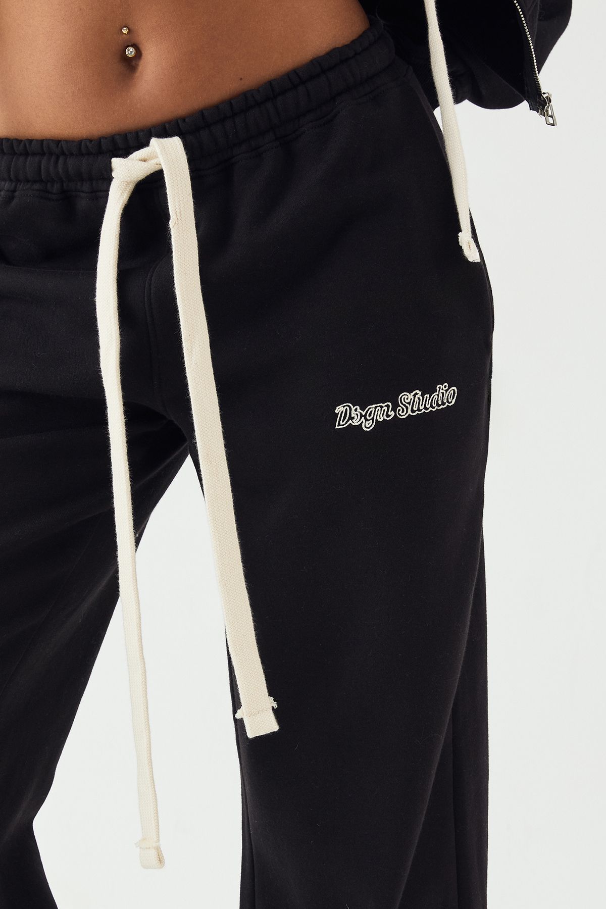 DSGN Studio DSGN Studio Contrast Drawcord Straight Leg Jogger Black image 4