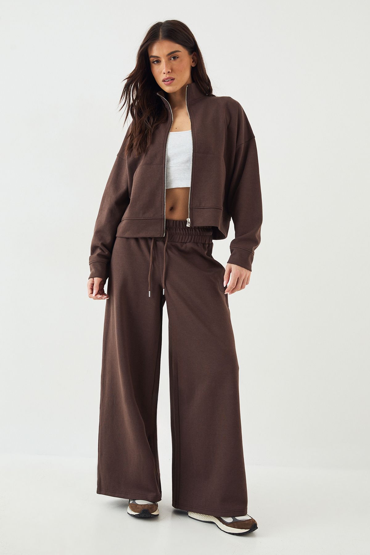 DSGN Studio DSGN Studio Deep Waistband Wide Leg Jogger Dark Chocolate image 1