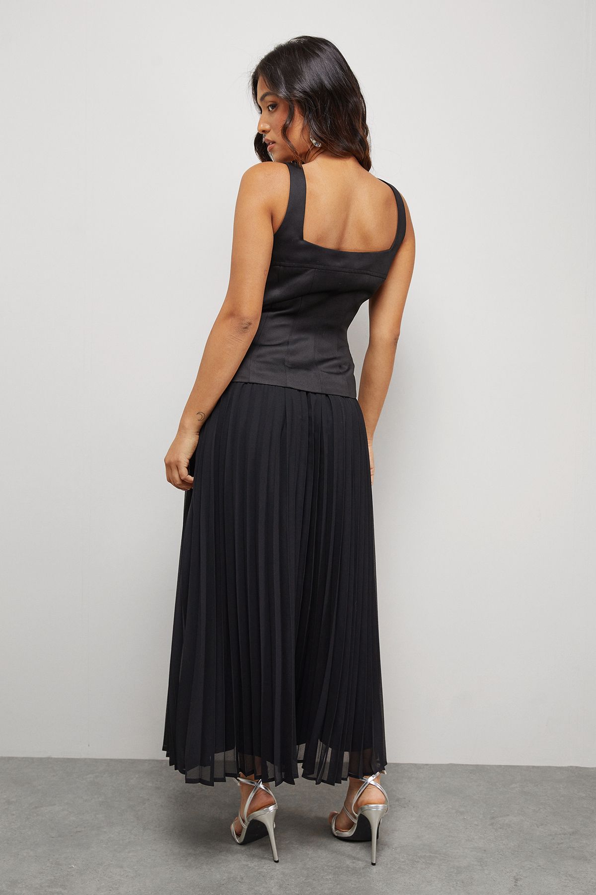 Warehouse Petite Satin Fitted Bodice Chiffon Pleated Skirt Midi Dress Black image 3