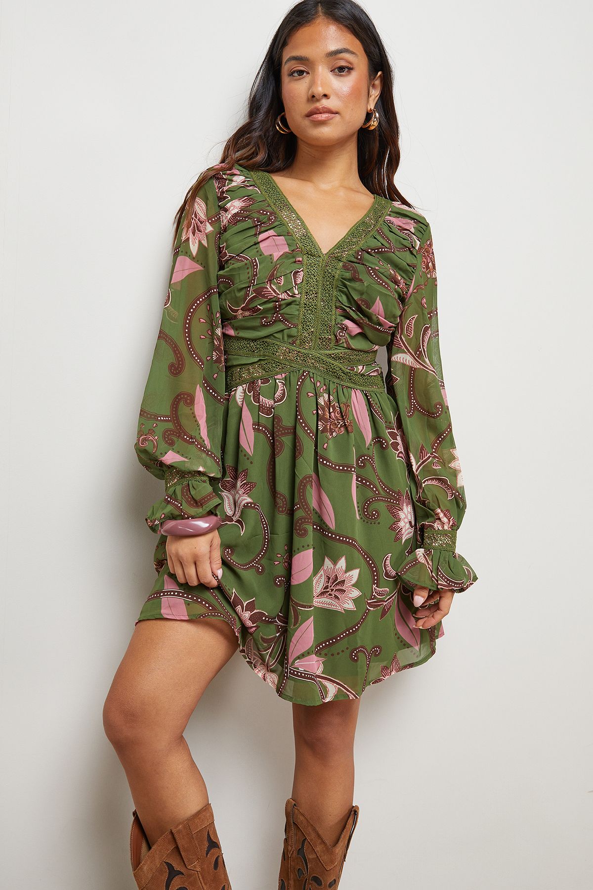 Oasis Petite Printed Lace Trim Gathered V Neck Mini Dress Multi image 4