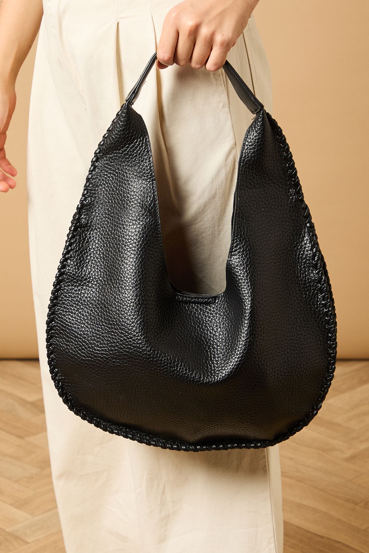 Oasis Faux Leather Whipstitch Detail Slouch Shoulder Bag Black image 2