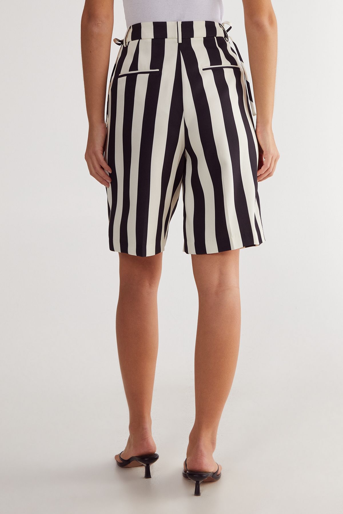 NastyGal Striped Print Tailored Jort Mono image 4