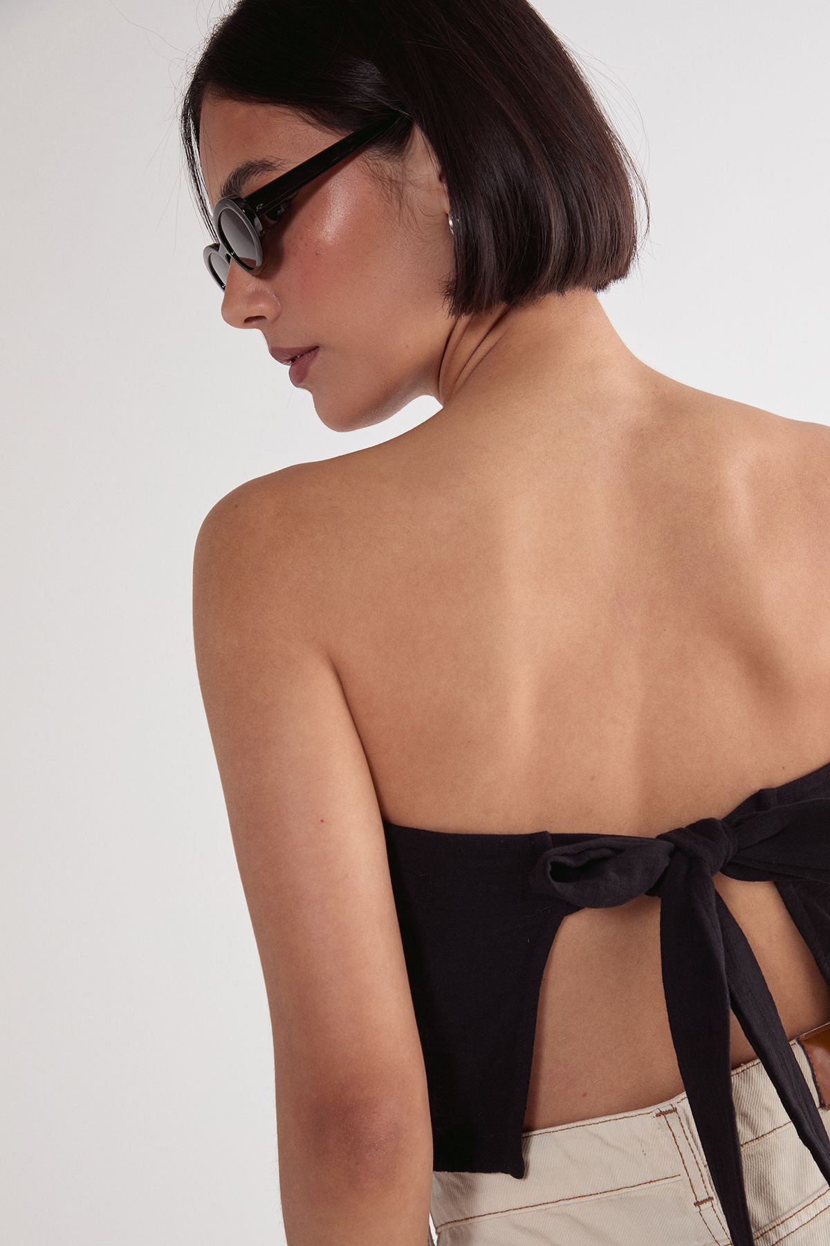 NastyGal Textured Casual Hanky Hem Tie Back Top Black image 2