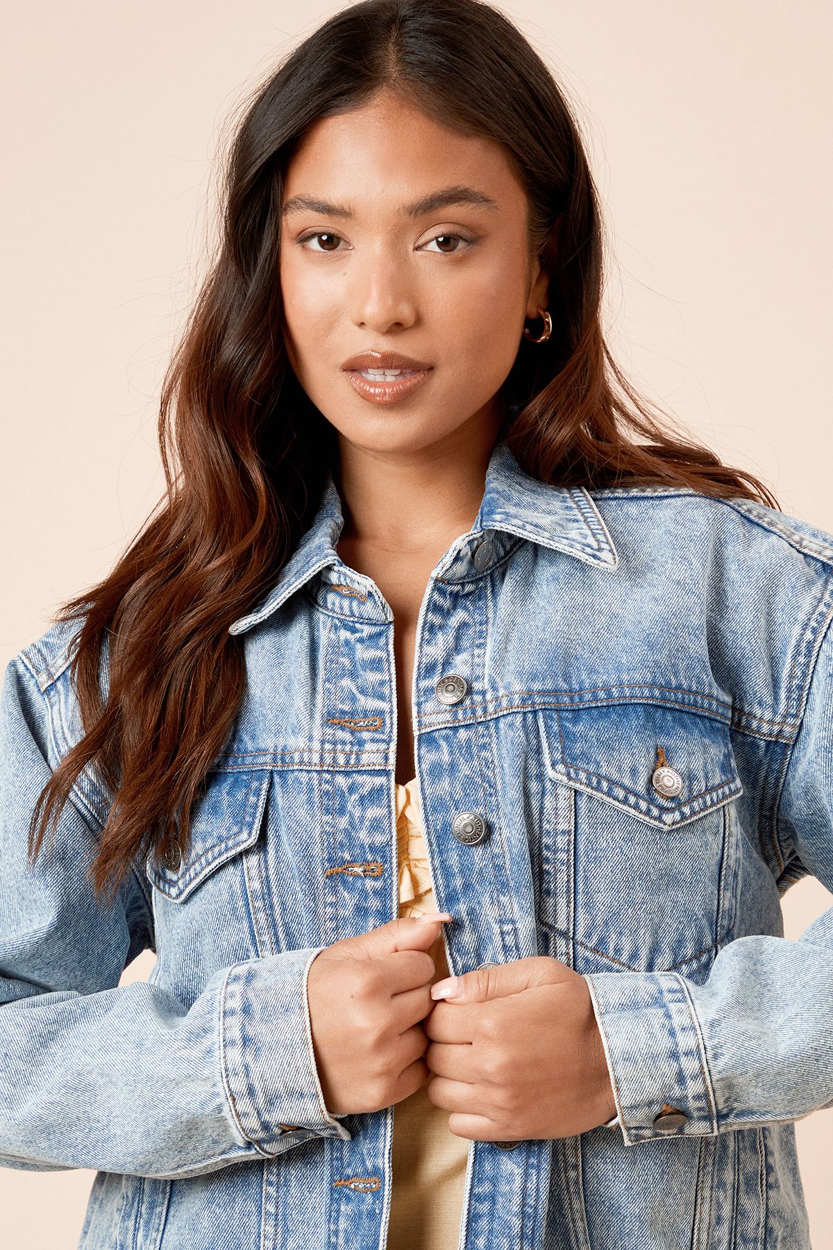 Dorothy Perkins Petite Oversized Denim Jacket Light Wash image 4