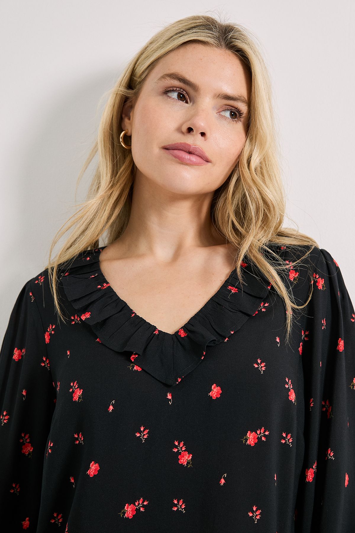 Dorothy Perkins Ditsy Floral Collar Detail Tie Sleeve Printed Blouse Floral image 4
