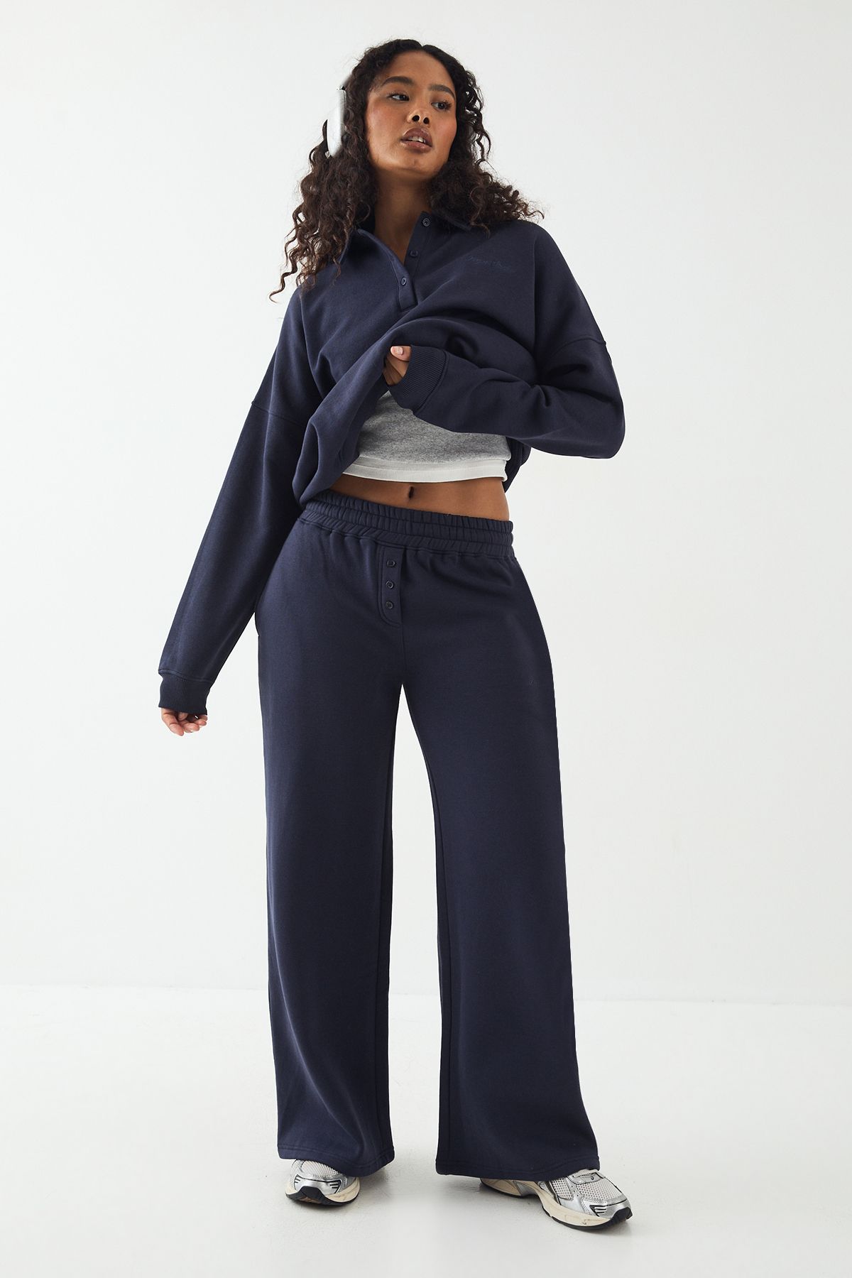 DSGN Studio DSGN Studio Embroidery Henley Jogger Navy image 3