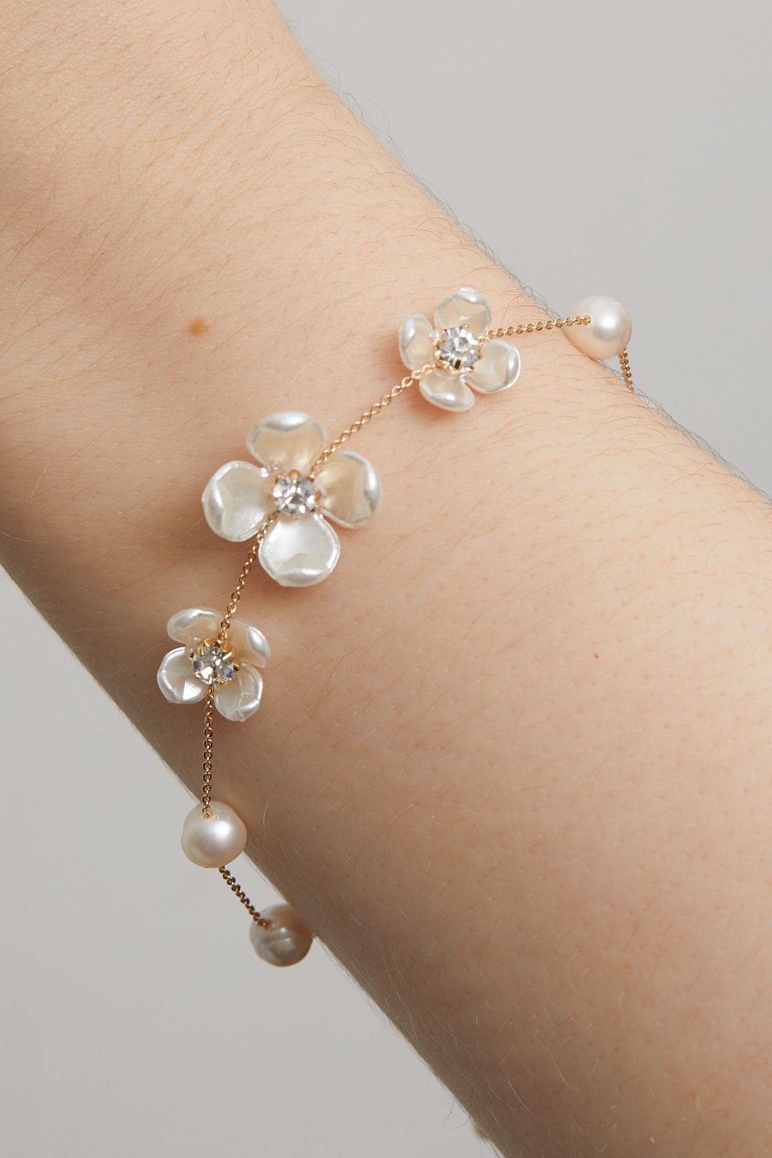 Jon Richard Gold Plated White Floral And Freshwater Pearl Bracelet image 4