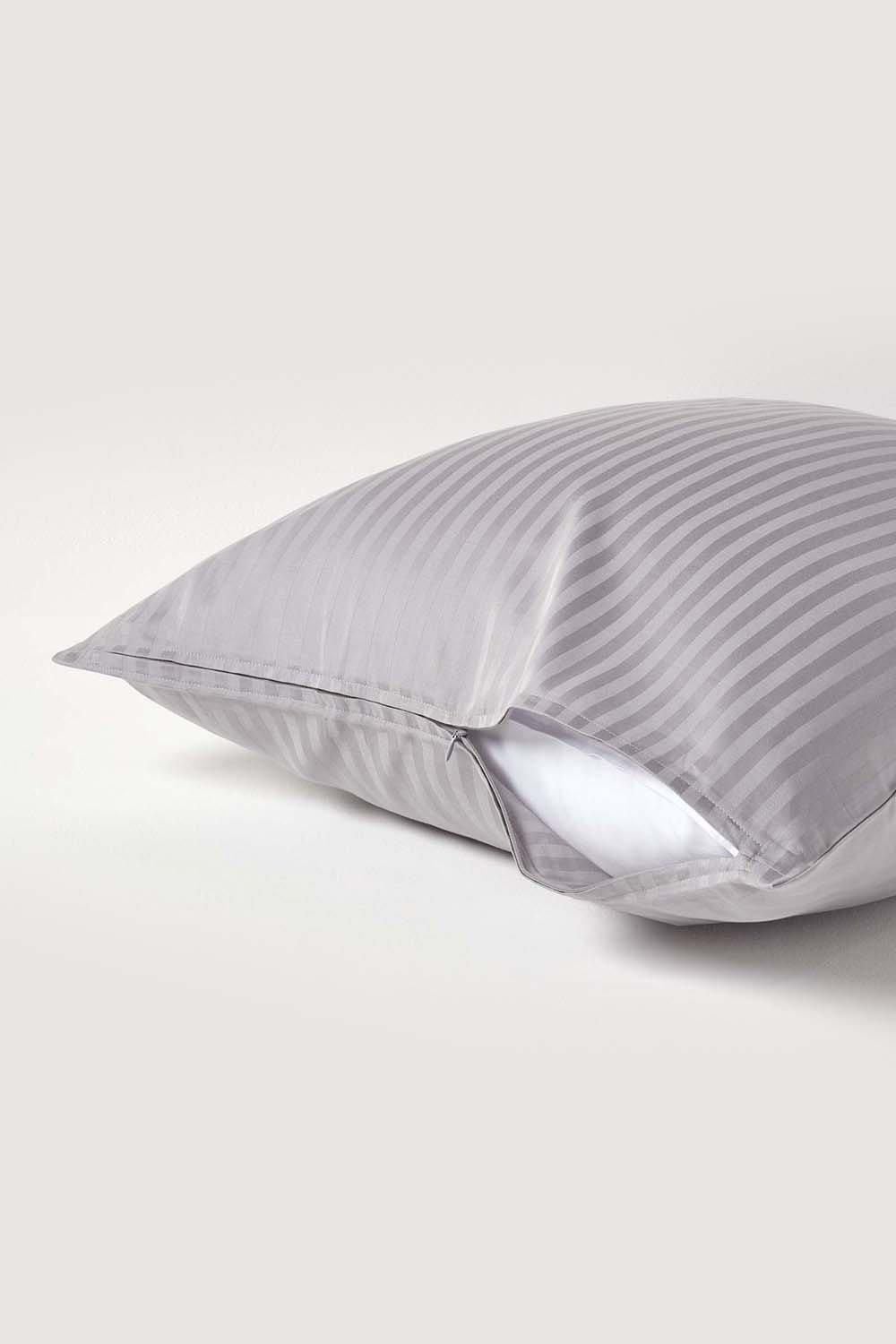 Homescapes Continental Pillowcase Egyptian Cotton 330 TC, 60 x 60 cm image 3