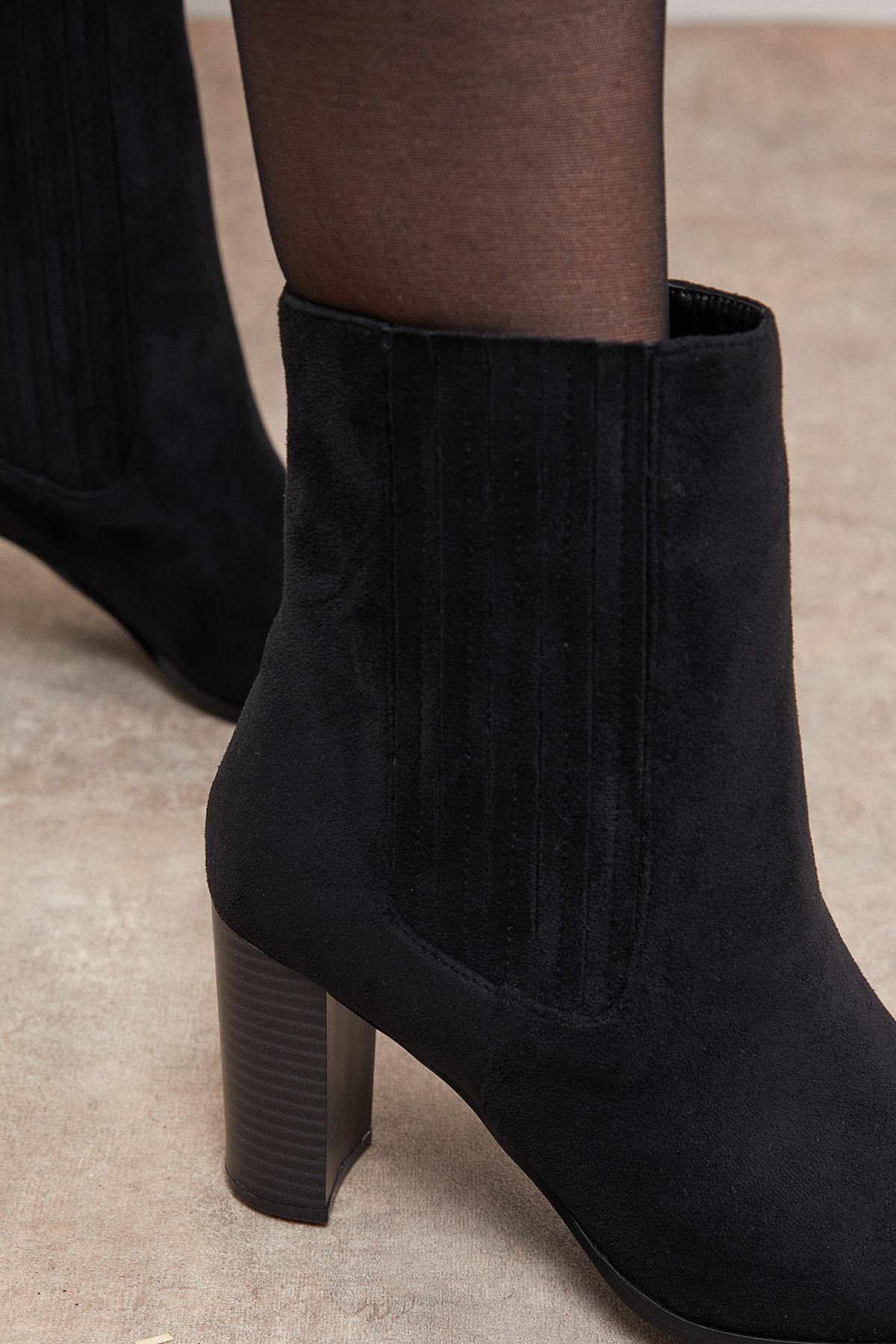 Oasis Maria Faux Suede High Block Heel Pointed Chelsea Ankle Boots Natural Black image 4