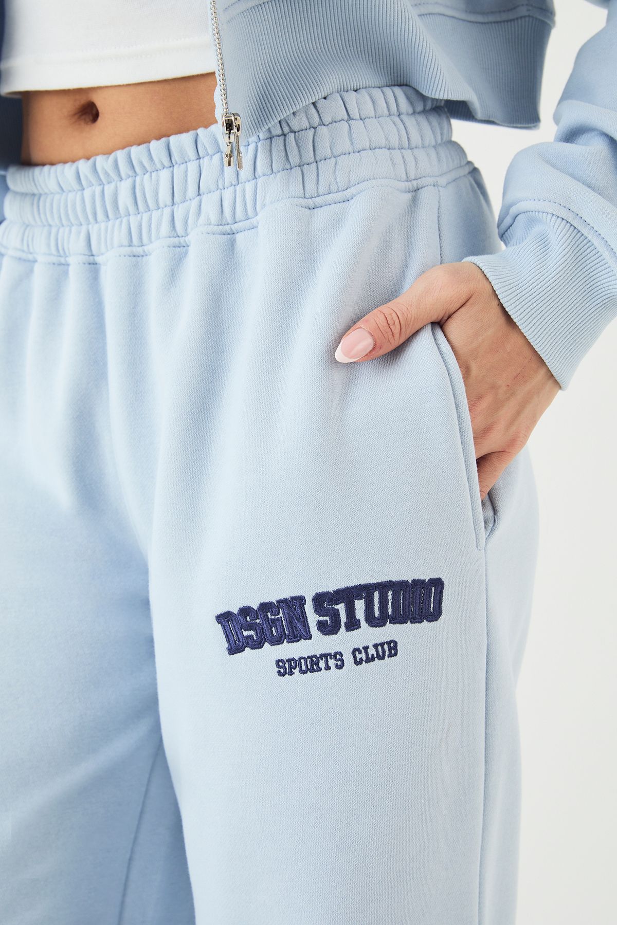 DSGN Studio DSGN Studio Applique Straight Leg Jogger Light Blue image 4