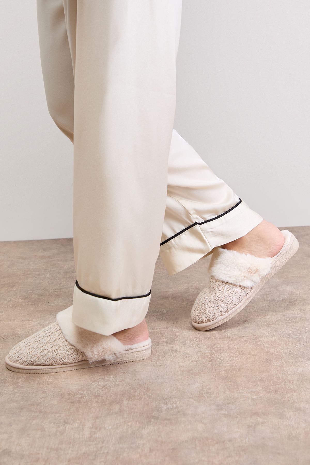 Oasis Monisha Cosy Knit Faux Fur Lined Mule Slippers Mocha image 3