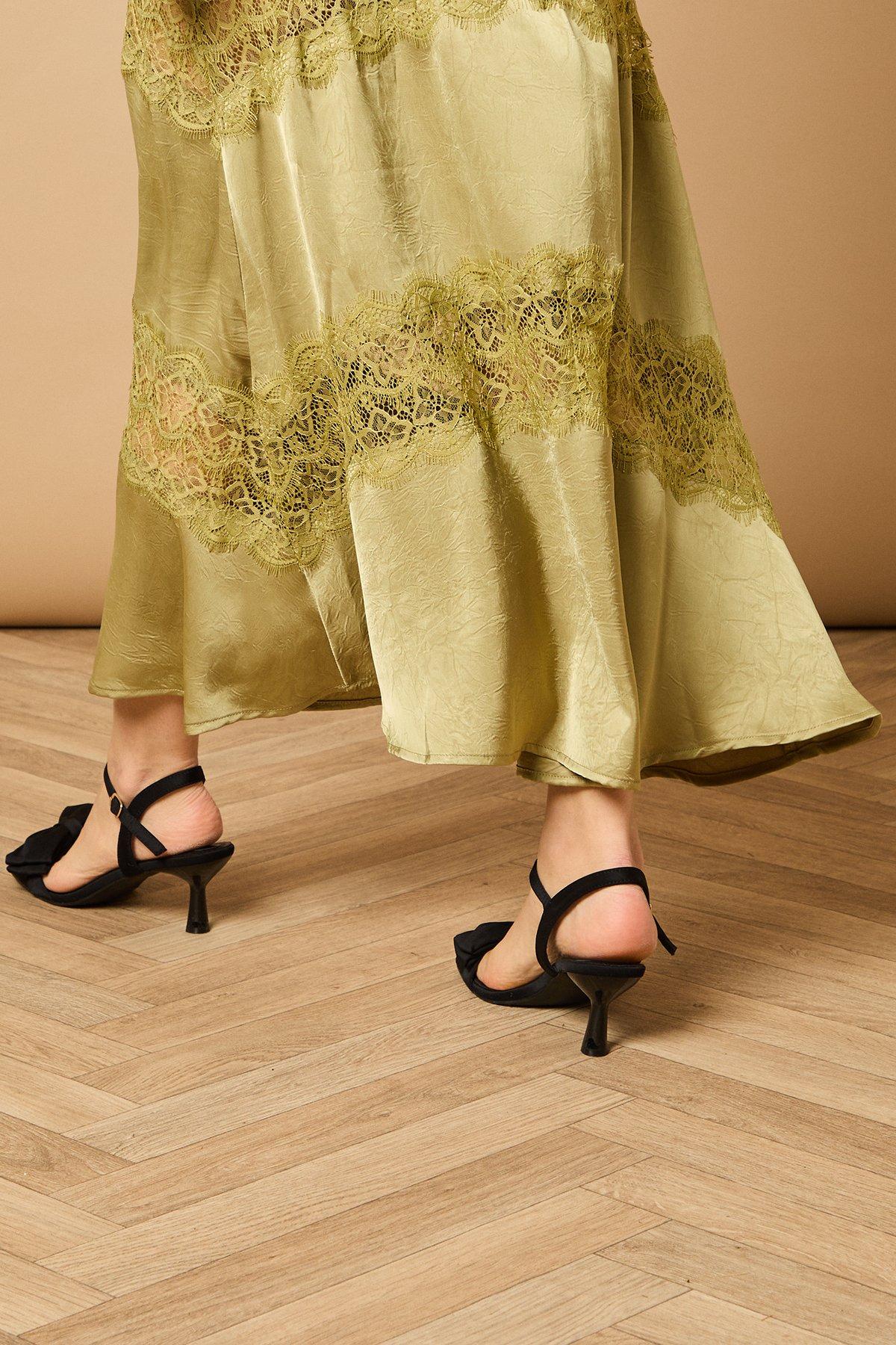 Oasis Marsha Faux Suede Bow Detail Kitten Heeled Sandals Natural Black image 4