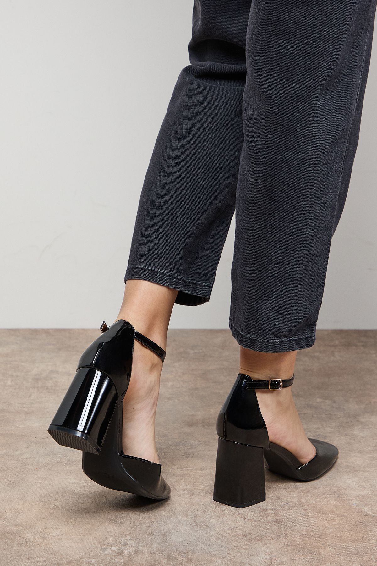 Oasis Meelie Faux Patent Leather Square Toe High Block Heel Court Shoes True Black image 3