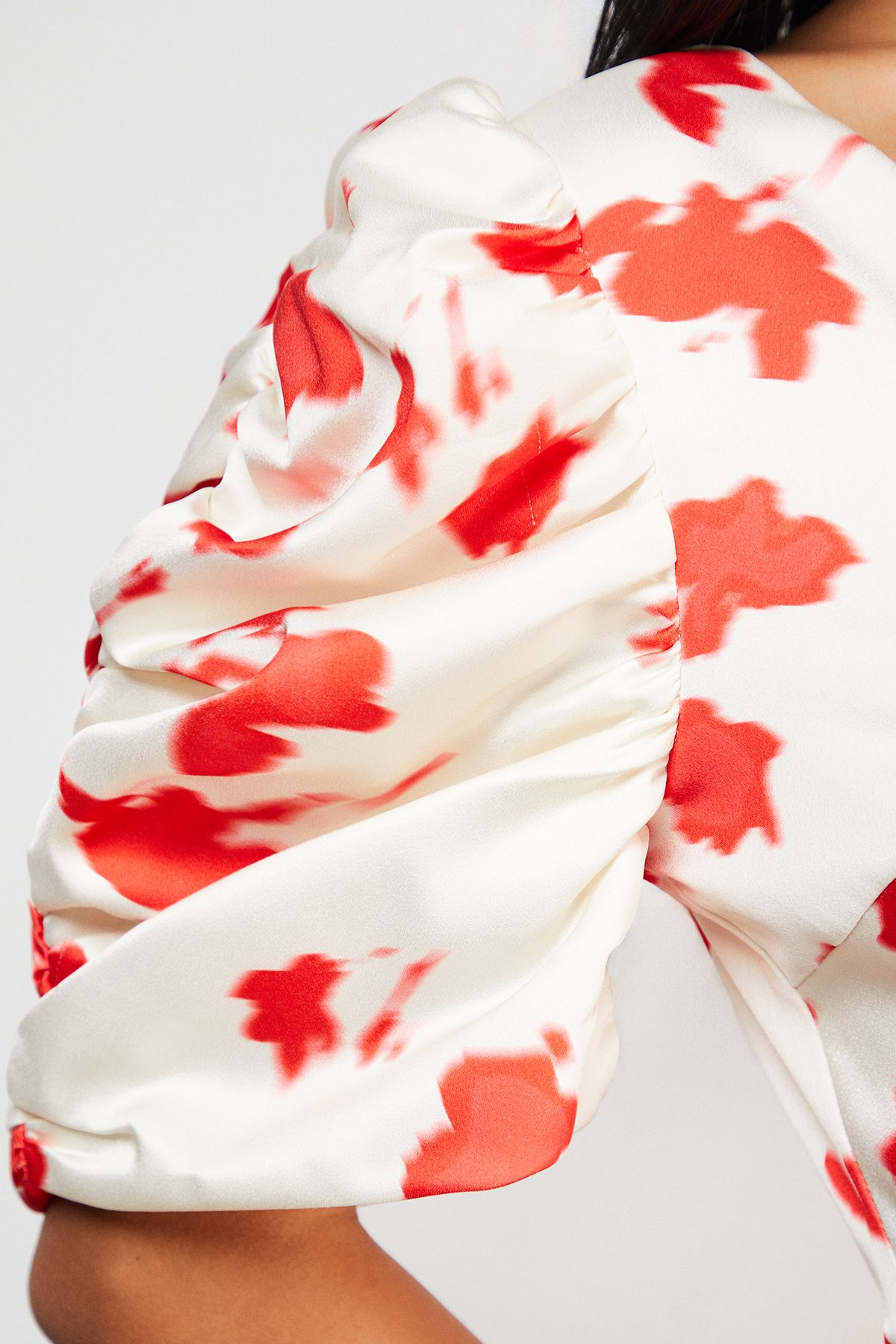 Warehouse Satin Pleat Volume Sleeve Plunge Bias Midi Dress Floral image 5