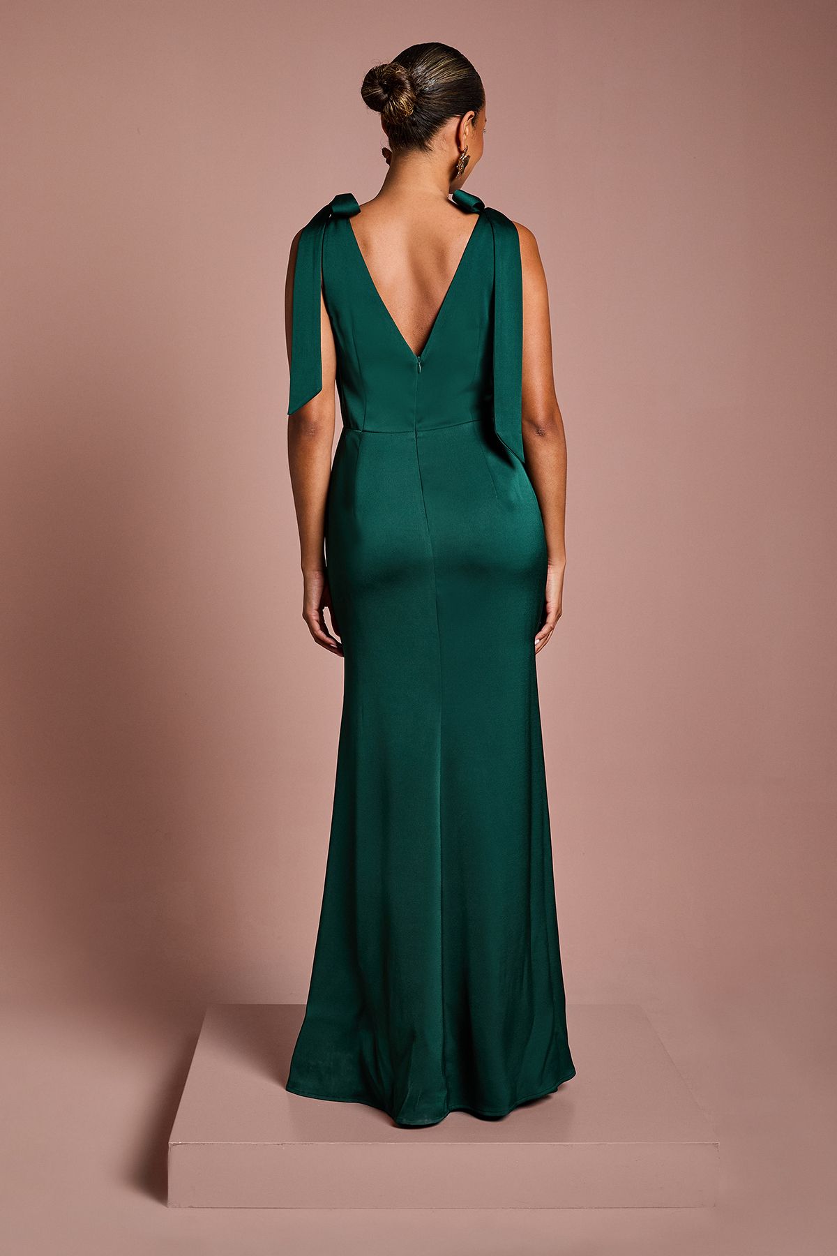 Coast Coast Honoured Petite Satin Back Crepe V Neck Tie Shoulder Maxi Bridesmaid Dress Emerald image 3