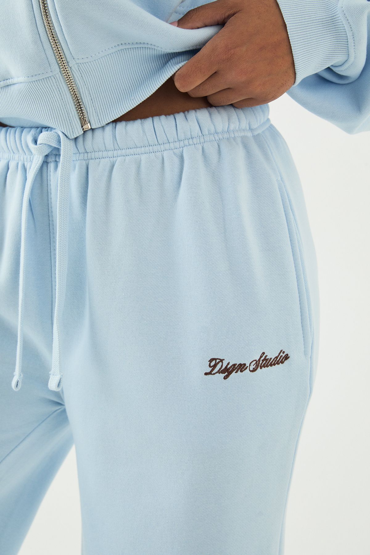 DSGN Studio DSGN Studio Script Embroidered Straight Leg Jogger Light Blue image 4