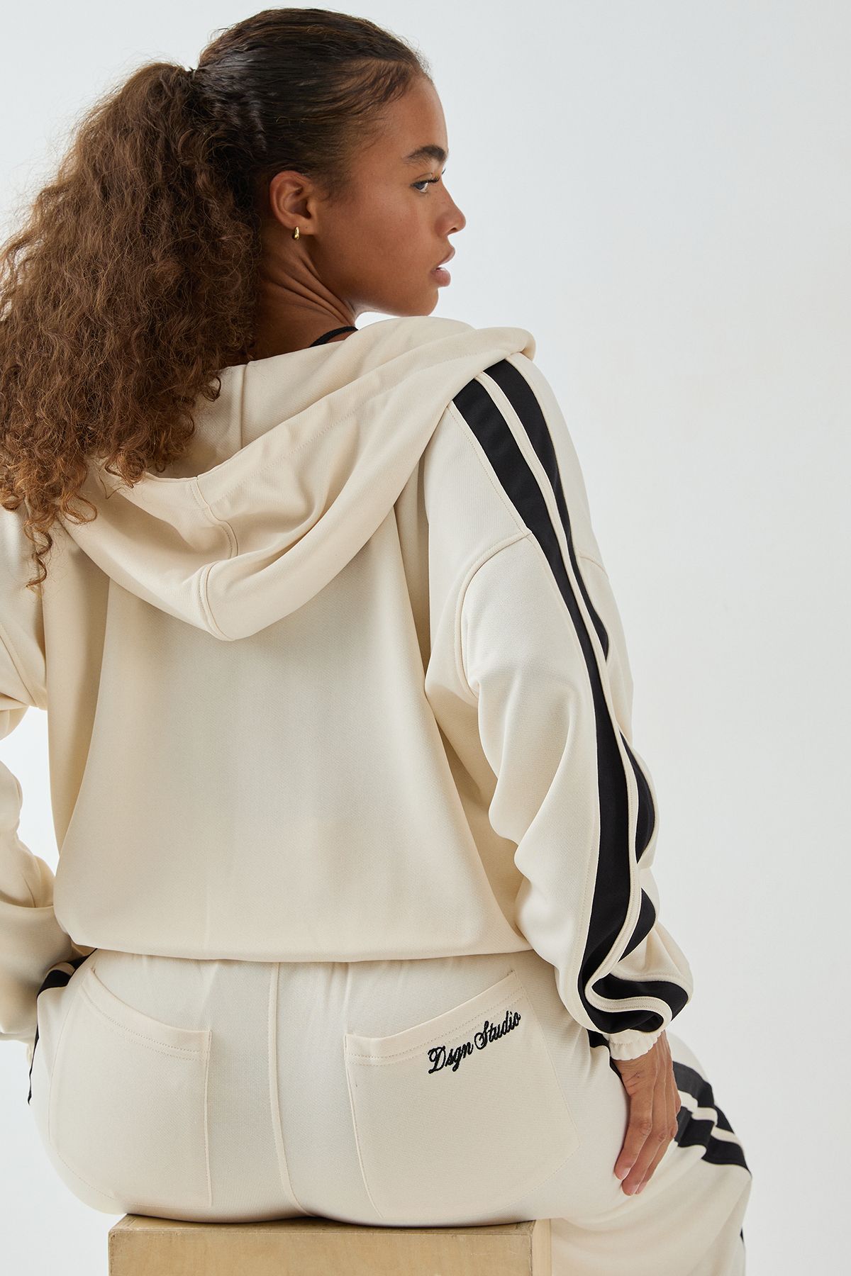 DSGN Studio DSGN Studio Tricot  Side Stipe Straight Leg Jogger Cream image 2