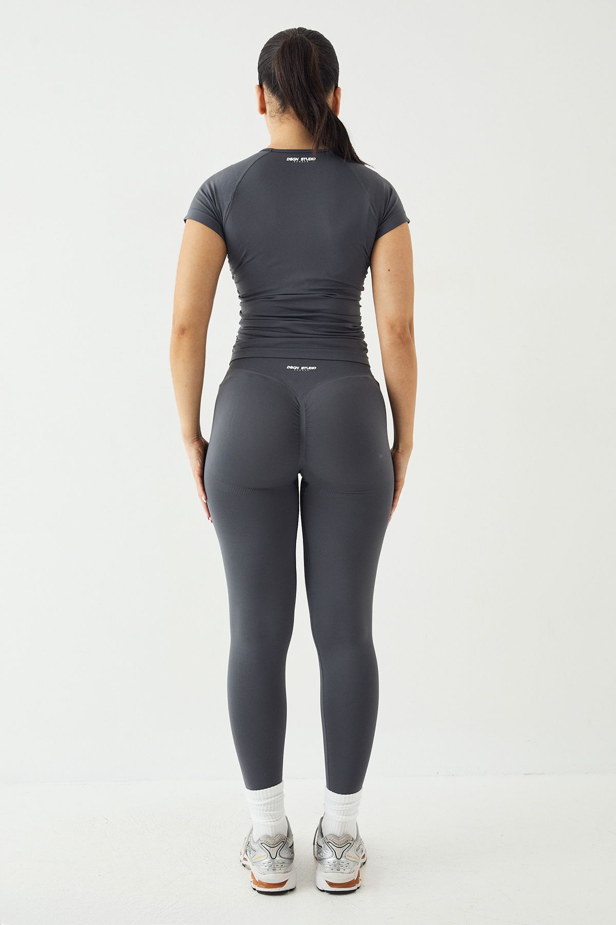 DSGN Studio DSGN Studio Sport Ultra Contour Bum Scrunch Seamless Legging Charcoal image 2