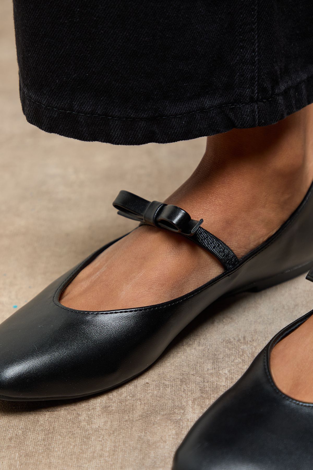 Oasis Pippin Bow Detail Mary Jane Ballet Pumps Black image 3