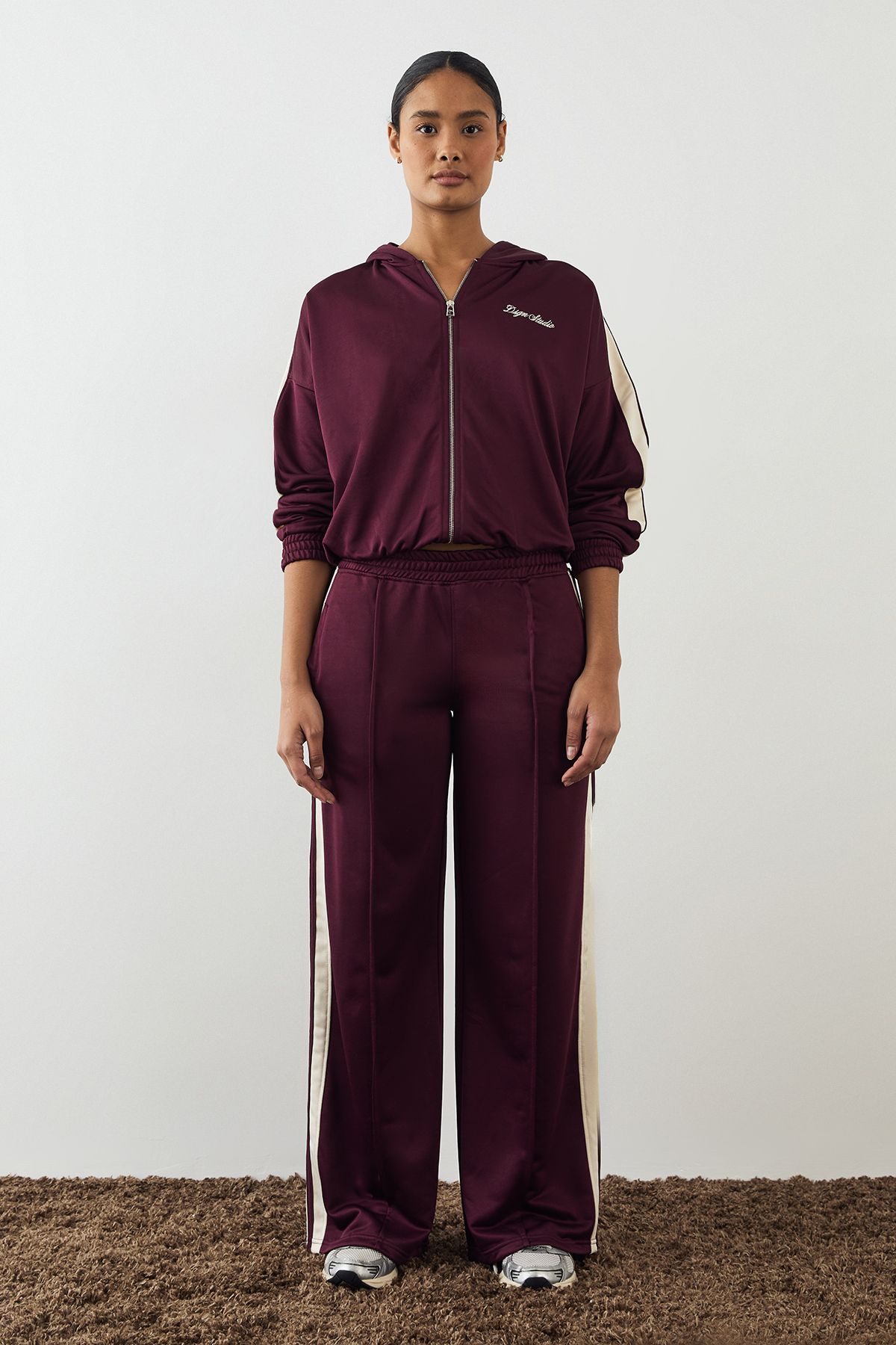 DSGN Studio DSGN Studio Tricot Straight Leg Jogger Burgundy image 5