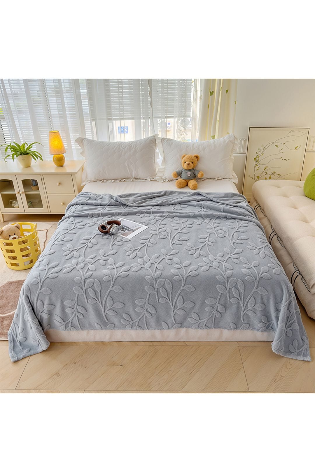 Living and Home Soft Warm Plush Fuzzy Throw Blanket image 3