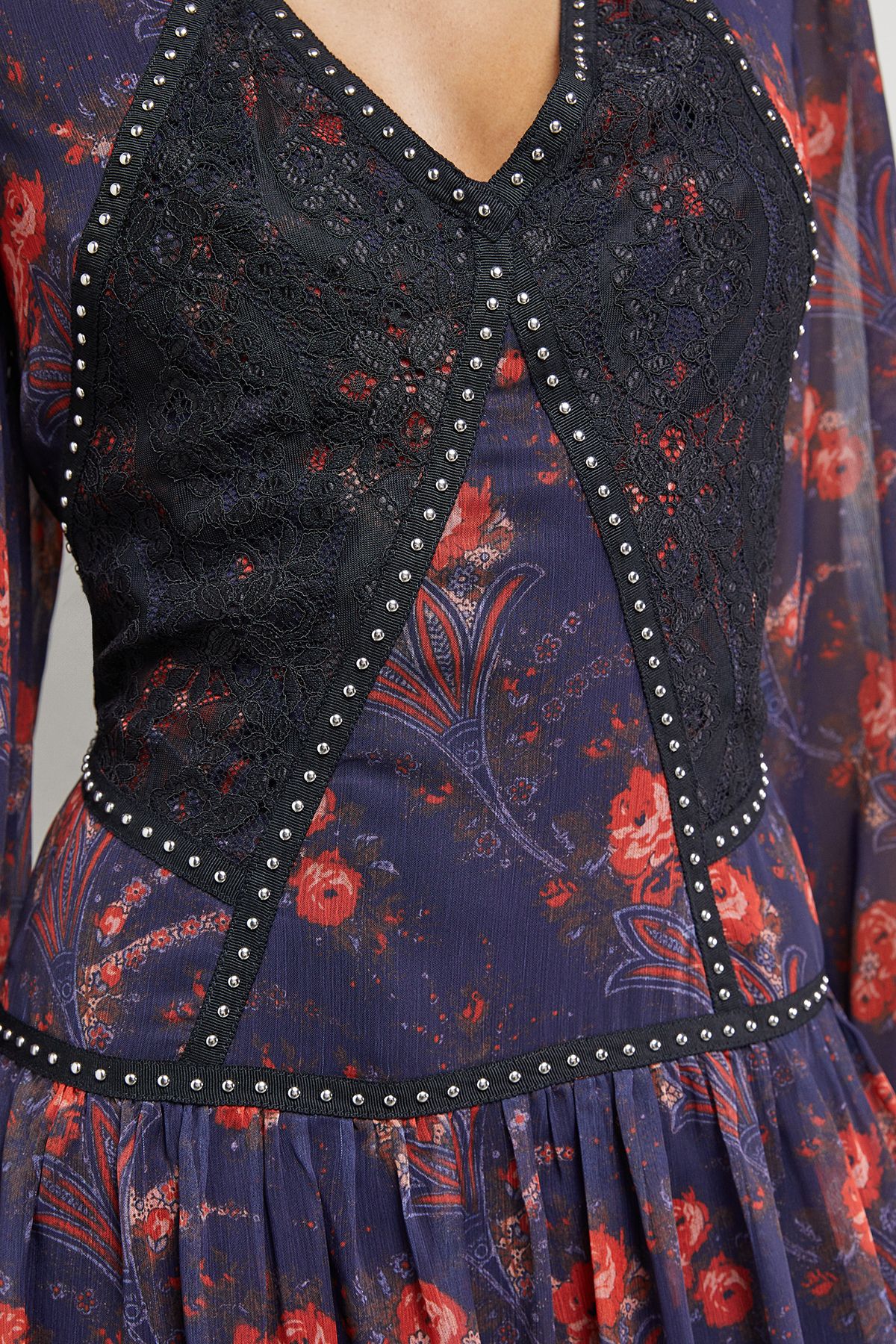 Warehouse Printed Chiffon Plunge Neck Pleated Maxi Dress Black image 5