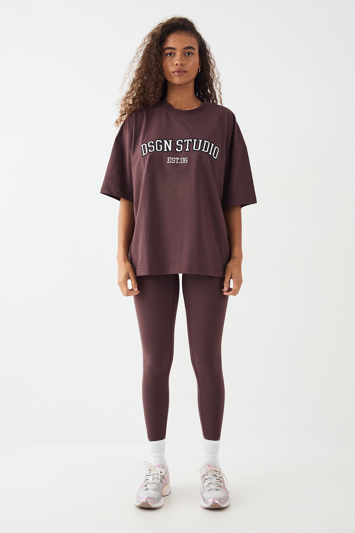 DSGN Studio DSGN Studio Applique Oversized T-shirt Chocolate image 5