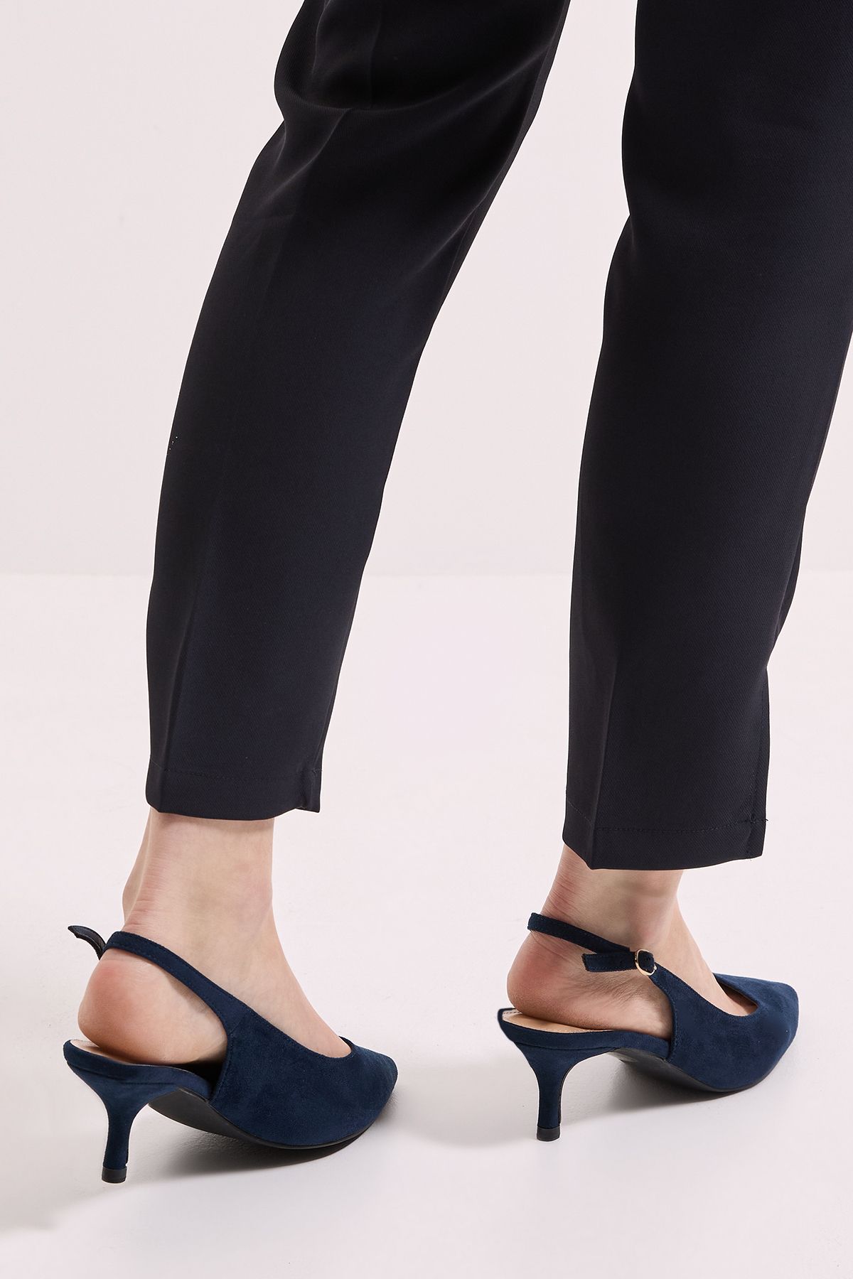 Dorothy Perkins Wide Fit Dova Slingback Kitten Heel Court Shoes Navy image 4