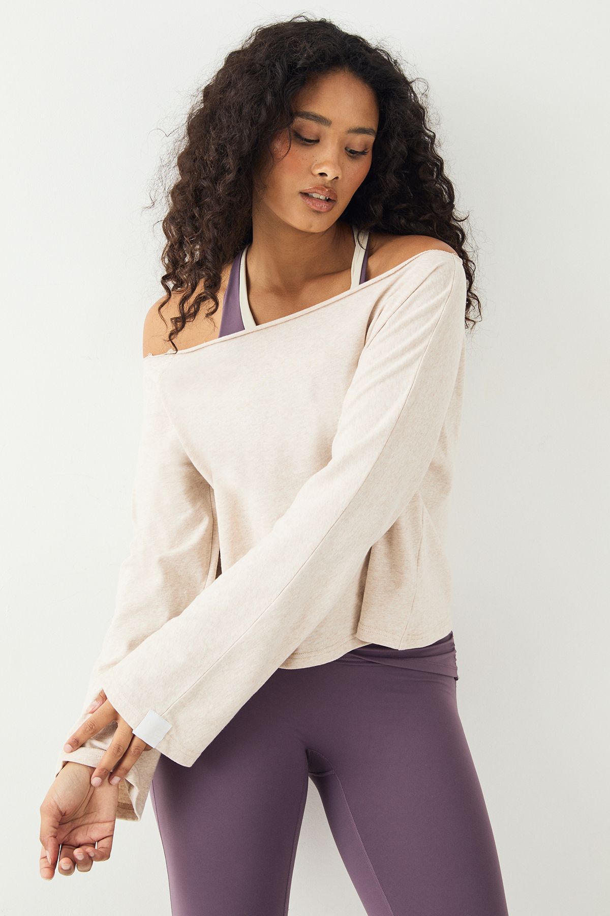 DSGN Studio DSGN Studio Off The Shoulder Long Sleeve T-shirt Oatmeal image 3