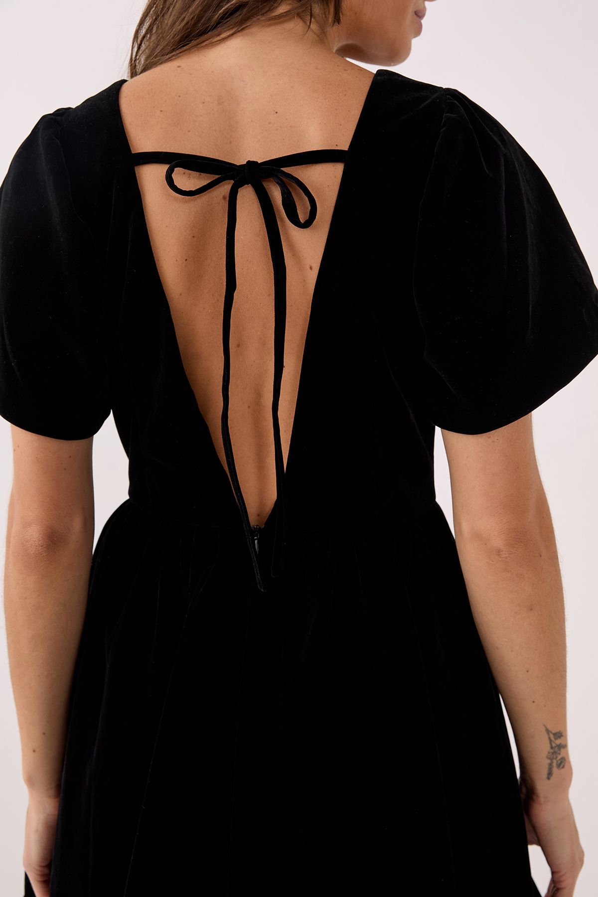 NastyGal Velvet Puff Sleeve Plunge Skater Mini Dress Black image 4