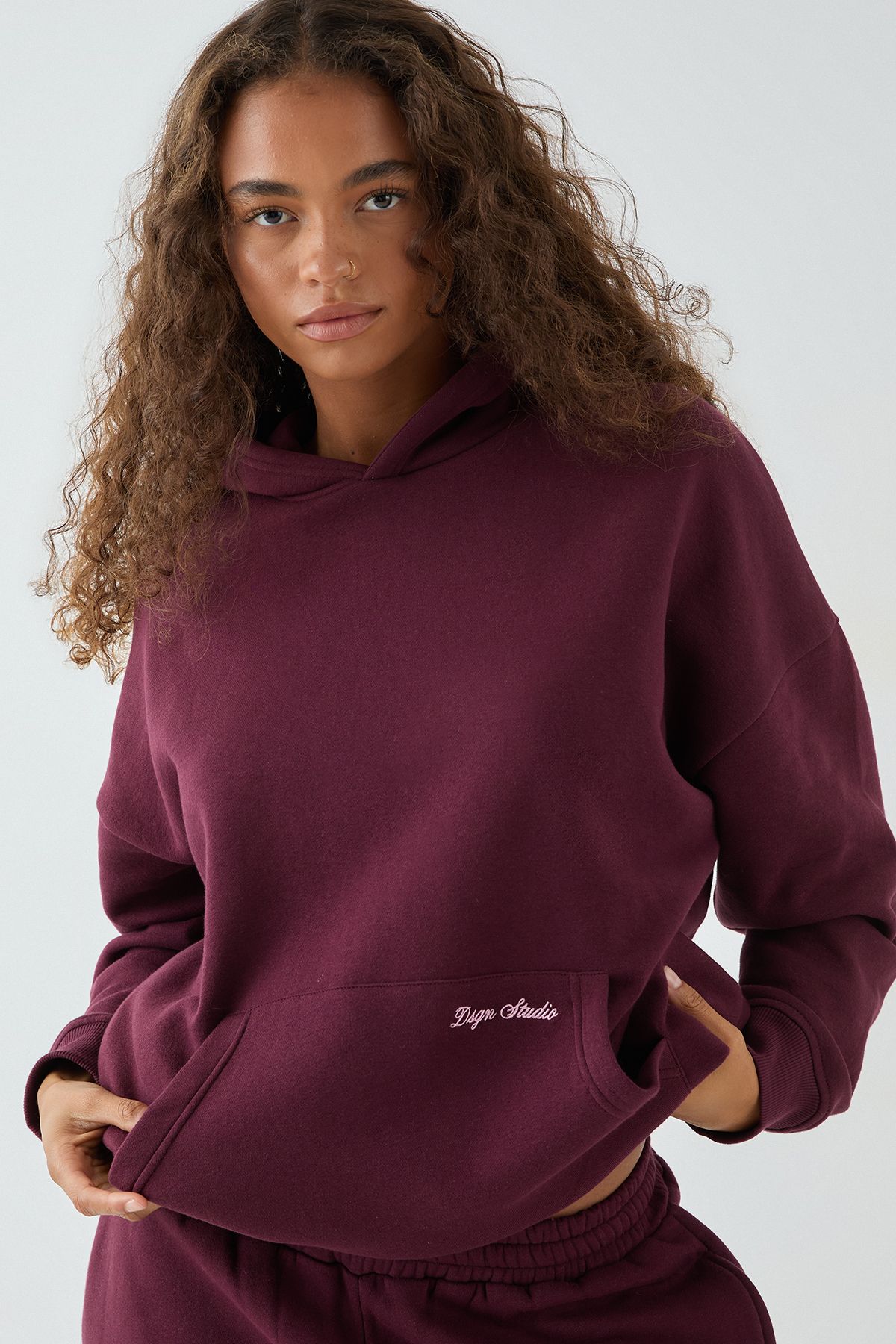 DSGN Studio DSGN Studio Script Embroidered Hooded Tracksuit Burgundy image 2