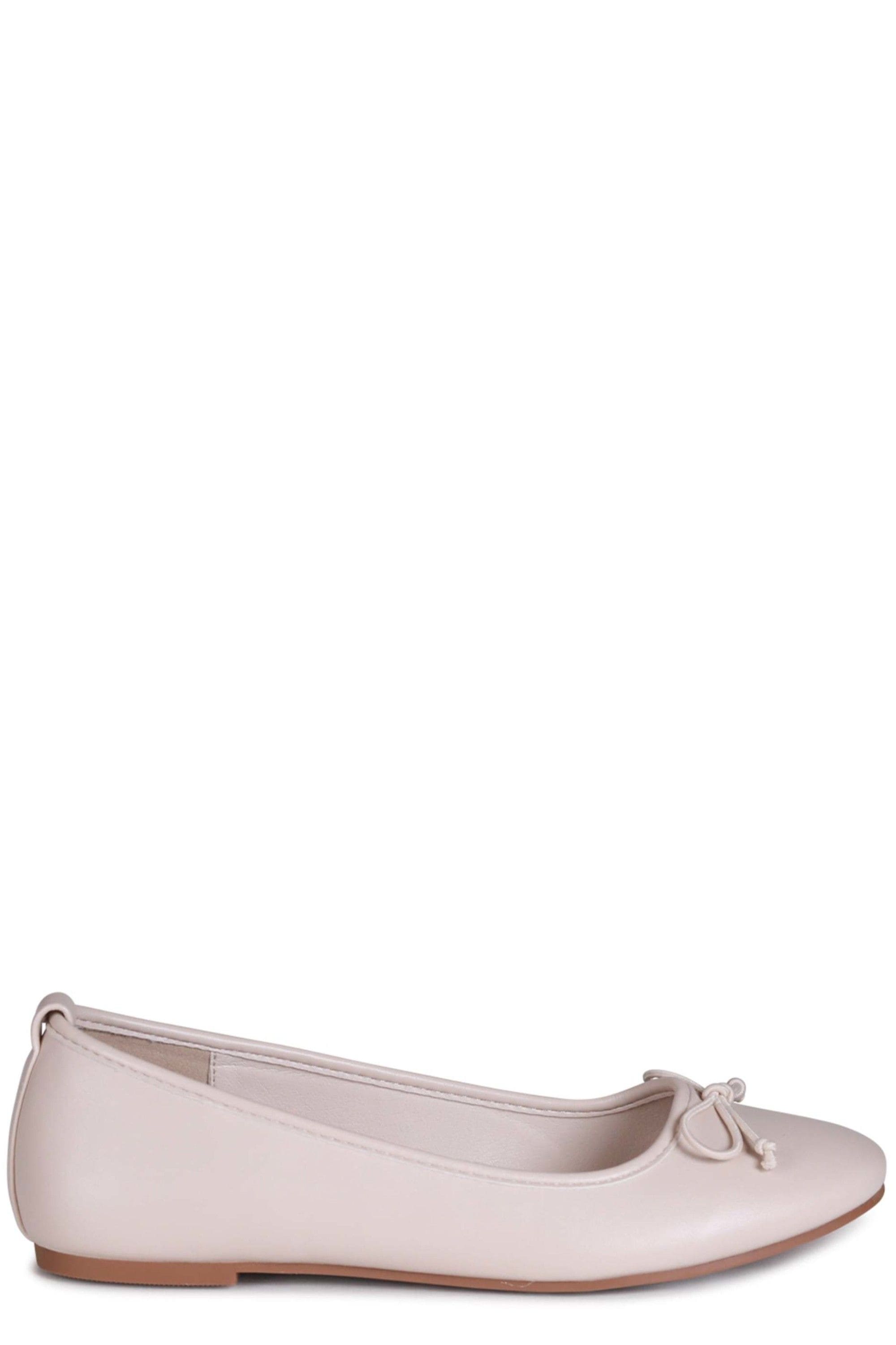 Linzi Este Nude Faux Leather Pump image 1