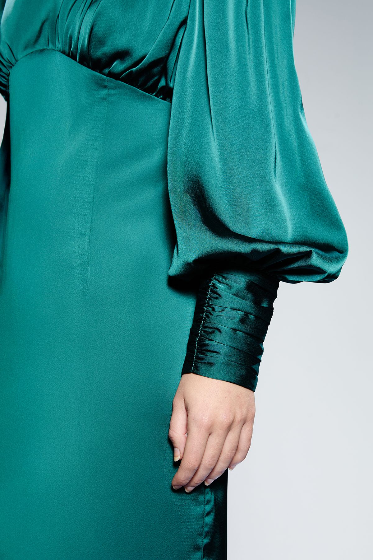 RUNWAY 1.8.1.8 Runway 1.8.1.8 High Neck Long Sleeve Satin Midi Dress Green image 4