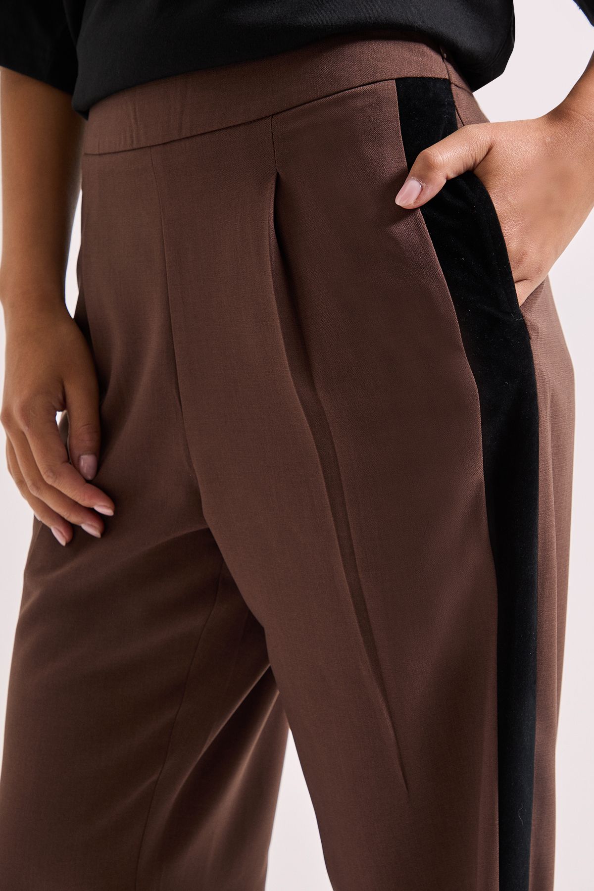 Dorothy Perkins Petite Stripe Detail Belted Straight Leg Trouser Chocolate image 4