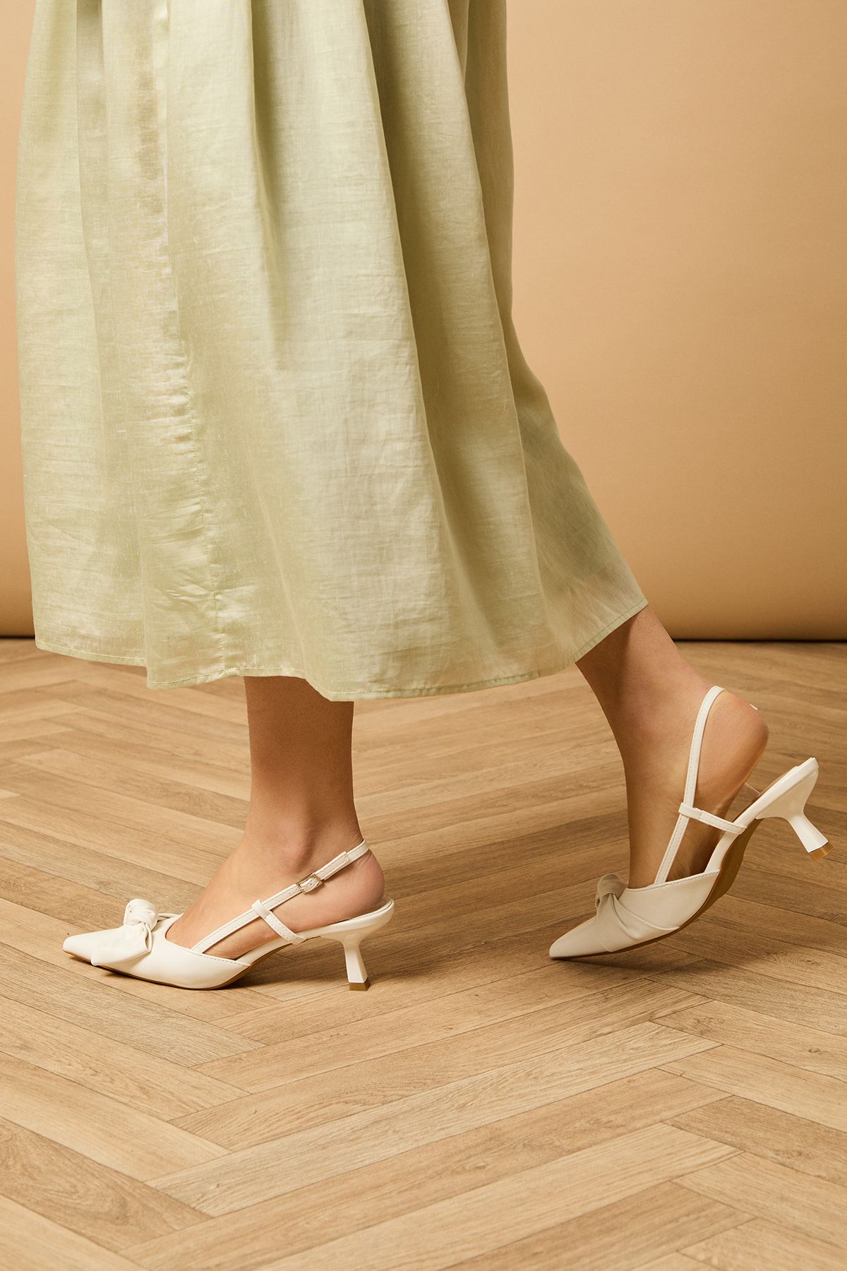 Oasis Dilly Faux Leather Bow Detail Slingback Kitten Heel Court Shoes White image 1