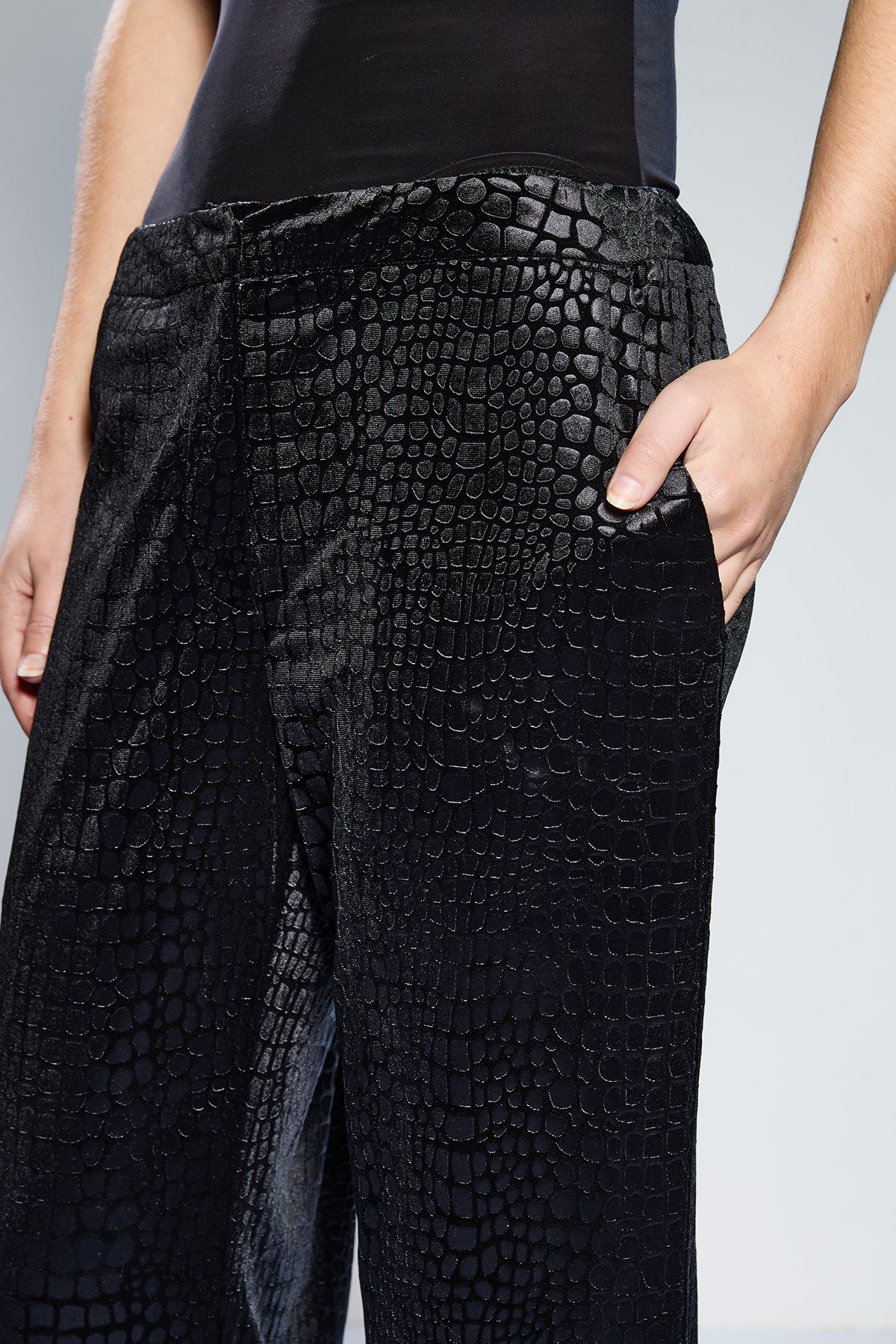 RUNWAY 1.8.1.8 Runway 1.8.1.8 Croc Jacquard Velvet Trouser Black image 4