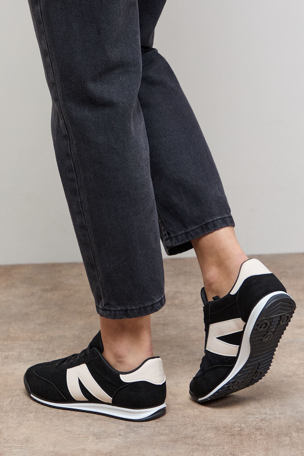 Oasis Jemima Faux Suede Mesh Lace Up Trainers Natural Black image 3