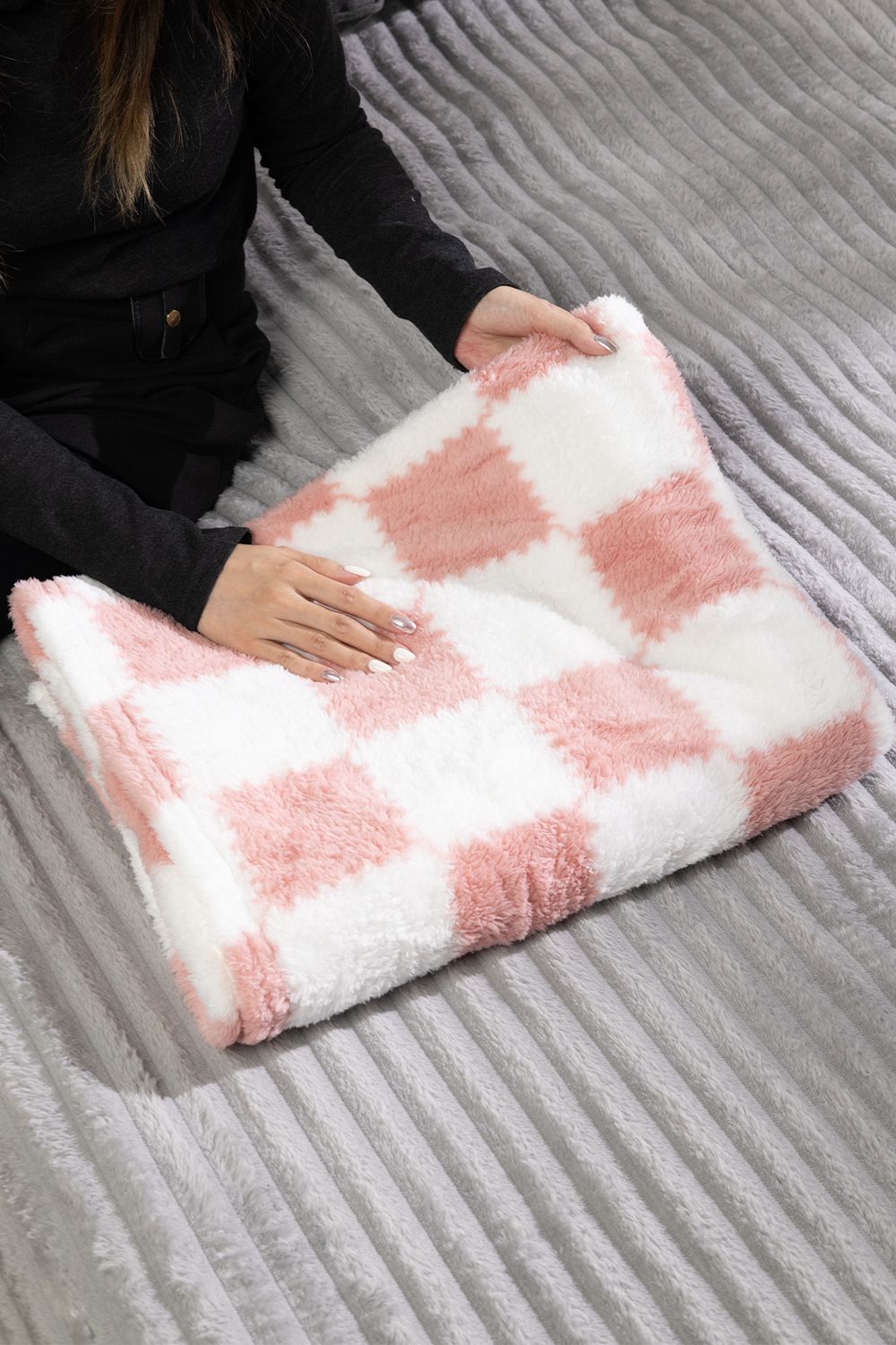 Living and Home 120 x 200cm Flannel Soft Lightweight Checkered Throw Blanket image 5