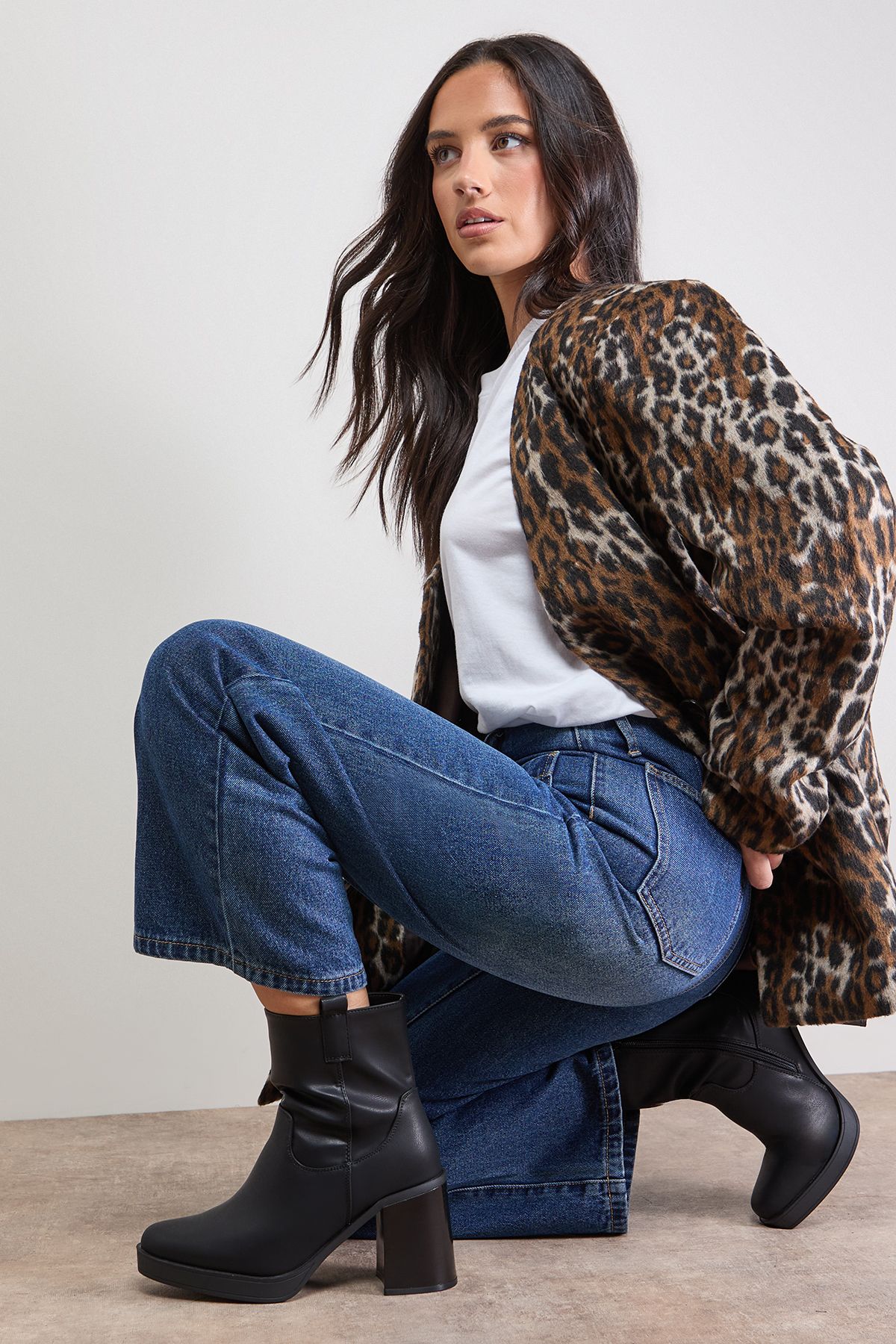 Oasis Wide Fit Carina Faux Leather Round Toe High Block Platform Ankle Boots Black image 2